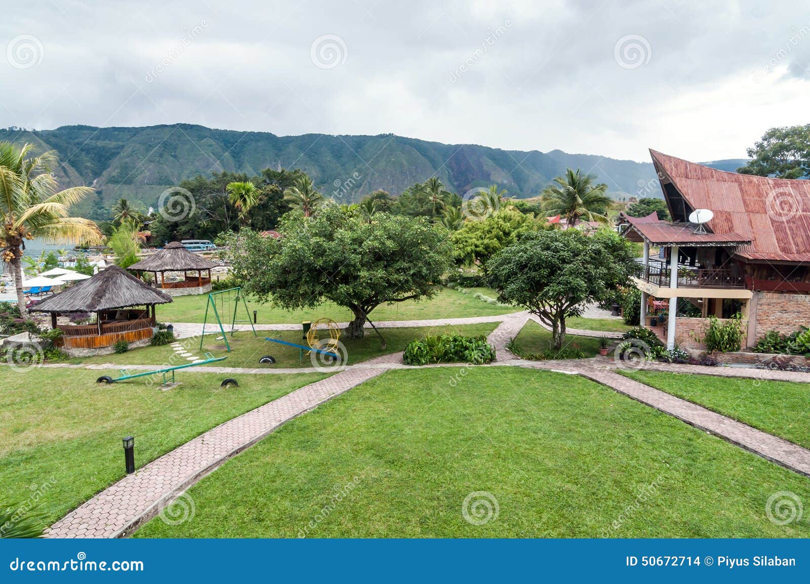 Bord Du Lac Exterieur De Luxe Et Beau De Villa De Jardin Photo Stock Image Du Exterieur Jardin