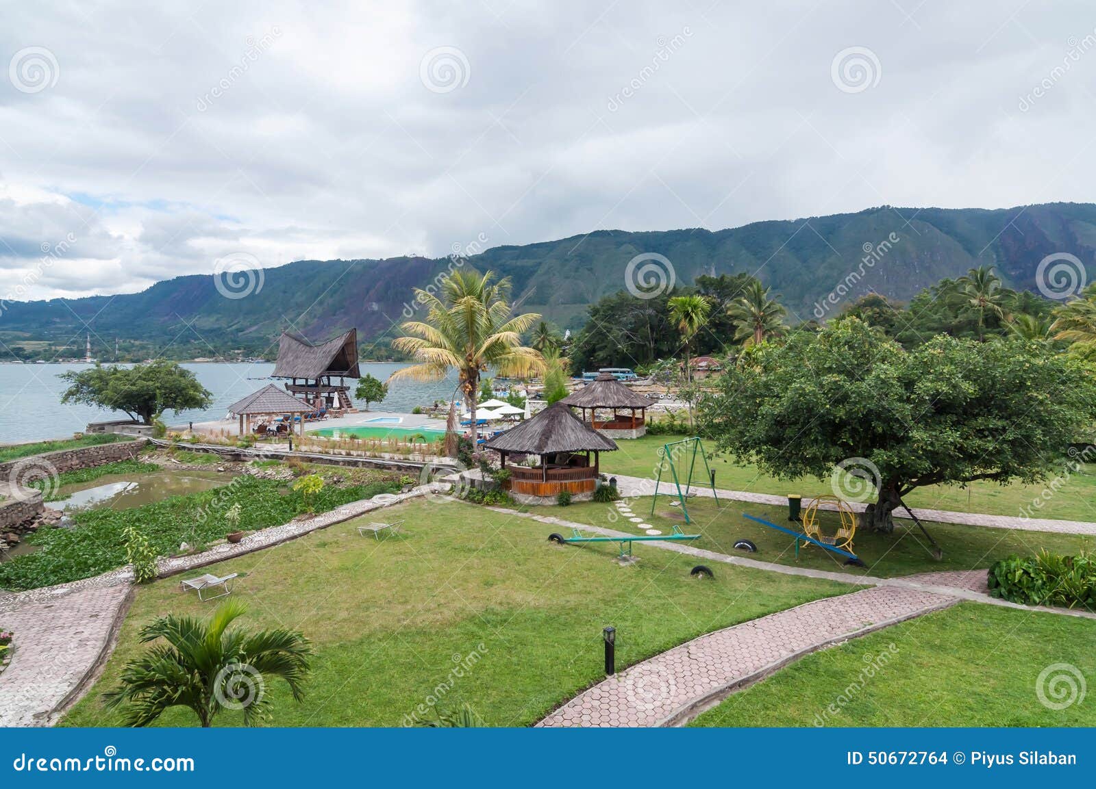 Bord Du Lac Exterieur De Luxe Et Beau De Villa De Jardin Photo Stock Image Du Luxe Villa