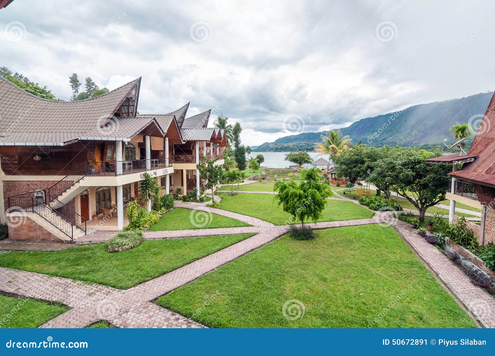 Bord Du Lac Exterieur De Luxe Et Beau De Villa De Jardin Image Stock Image Du Villa Luxe