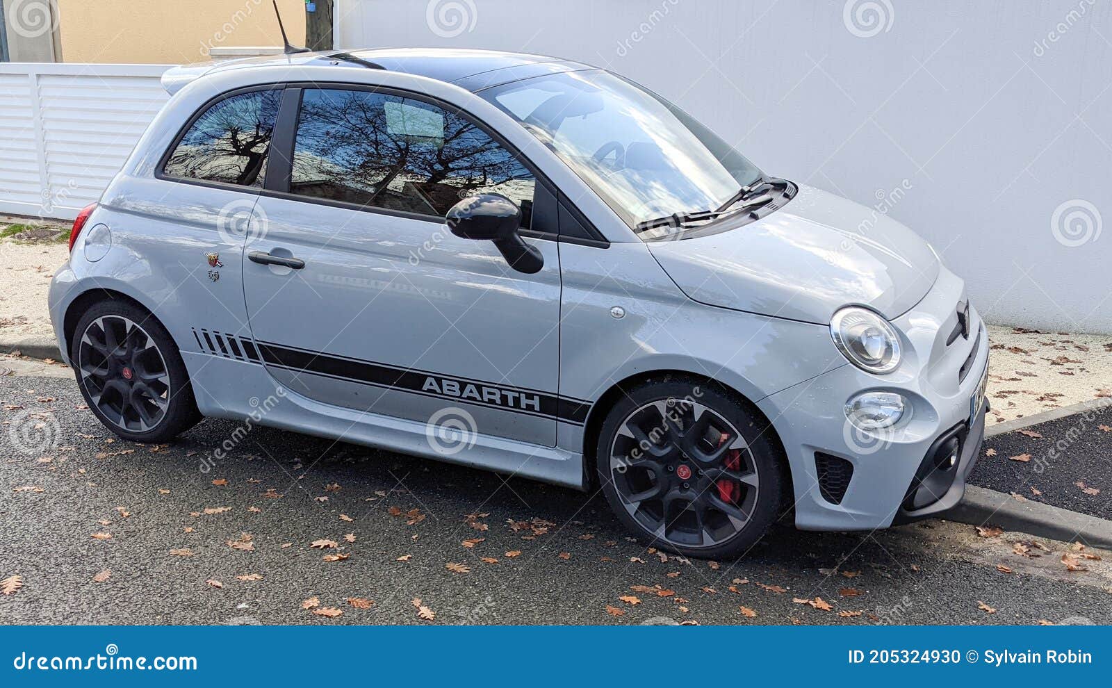 kleuring congestie Kudde Abarth Fiat Car 500 Grey Racing Vehicle Sport Automobile in Street Side  View Editorial Image - Image of drive, motor: 205324930