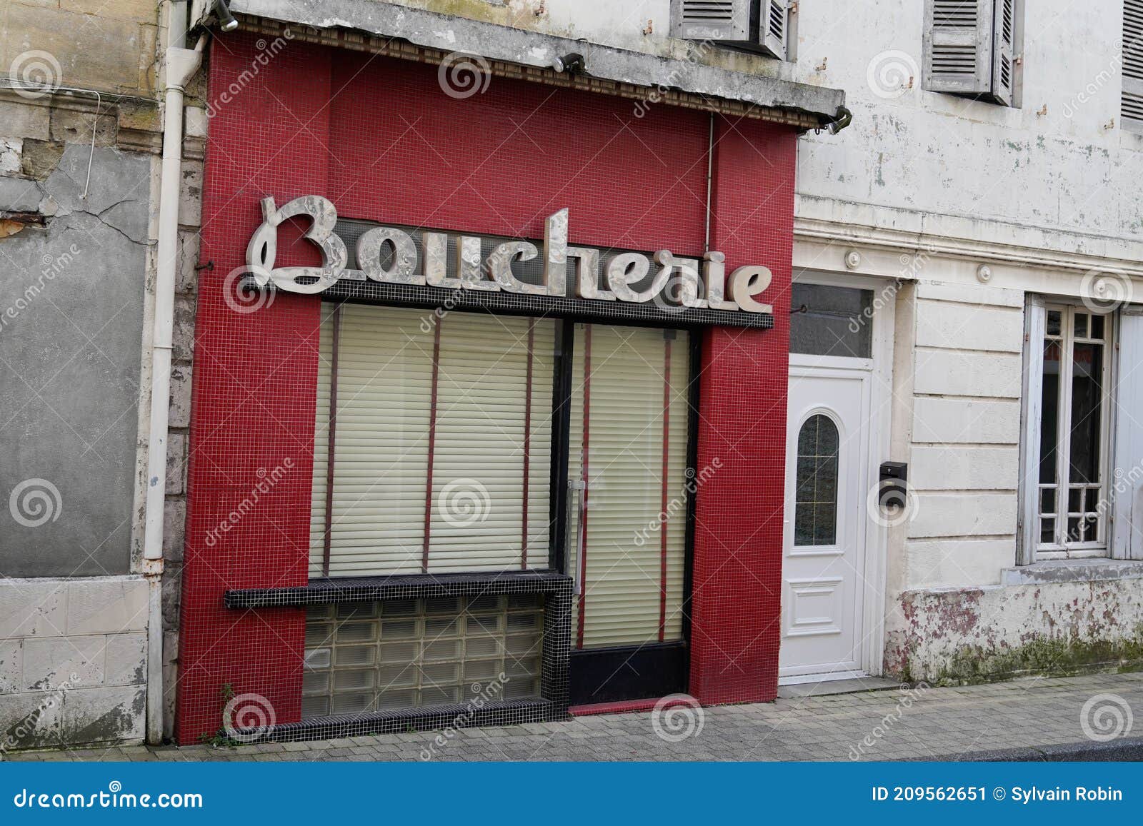 Facade Of A Franchise Of Swift Meat Market In Sao Paulo Stock Photo -  Download Image Now - iStock