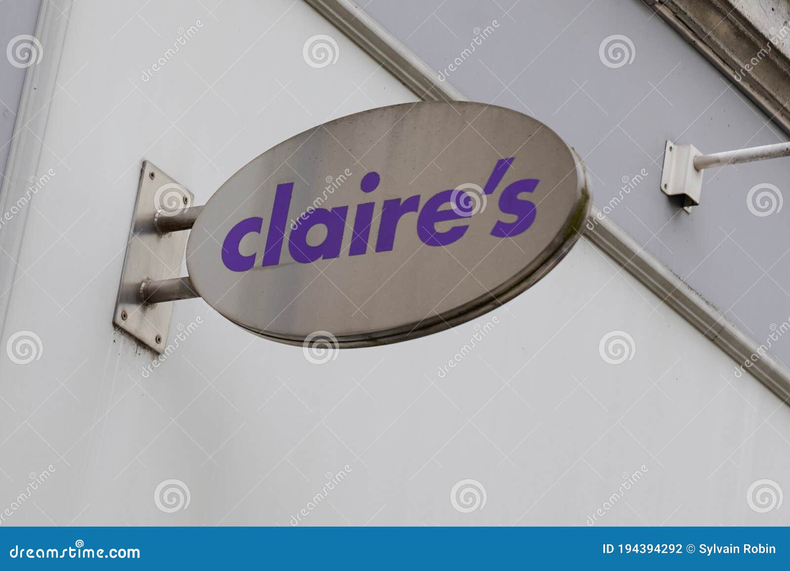 Claires Text Sign and Logo of Claire`s Front of Shop Retailer of Accessories  and Editorial Photography - Image of bordeaux, bright: 194394292