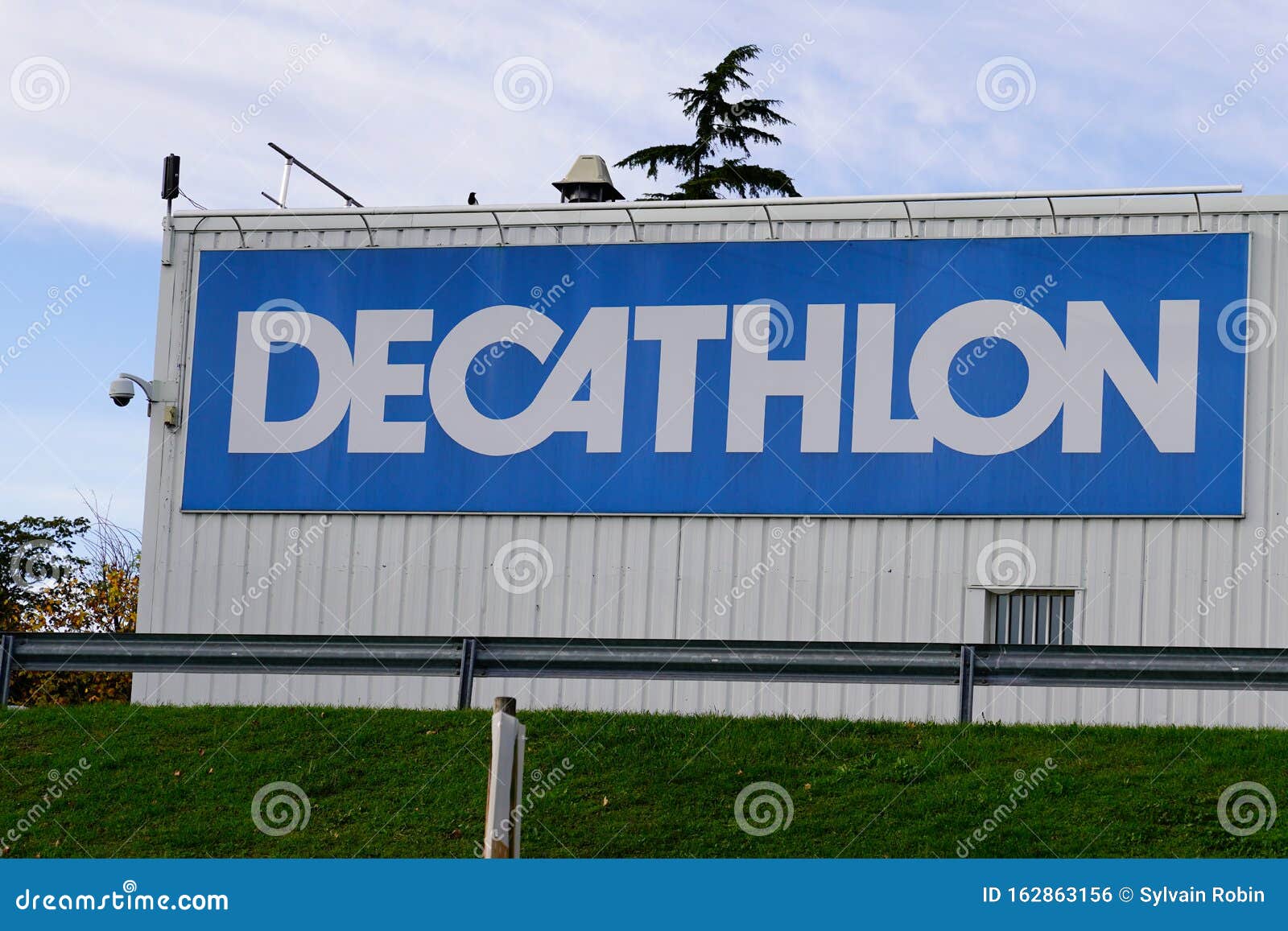 Decathlon retail hi-res stock photography and images - Page 3 - Alamy