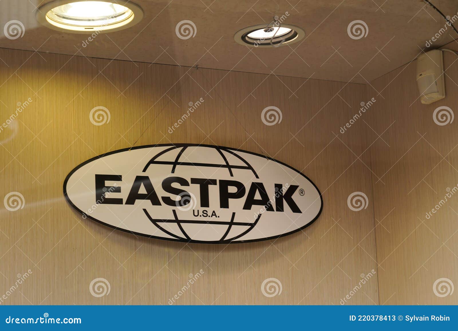 Shop Sign Bags Store Brand Text in Windows Boutique Editorial Stock - Image of commercial, american: 220378413