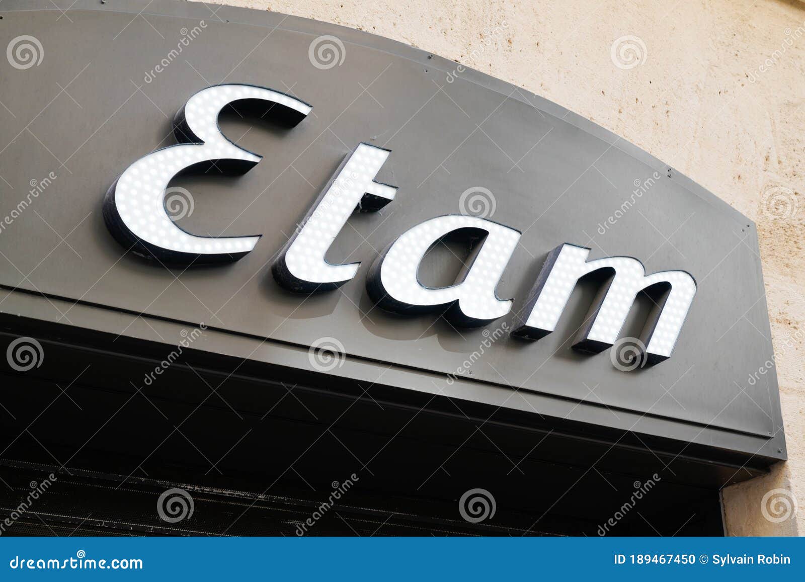 Etam boutique hi-res stock photography and images - Alamy