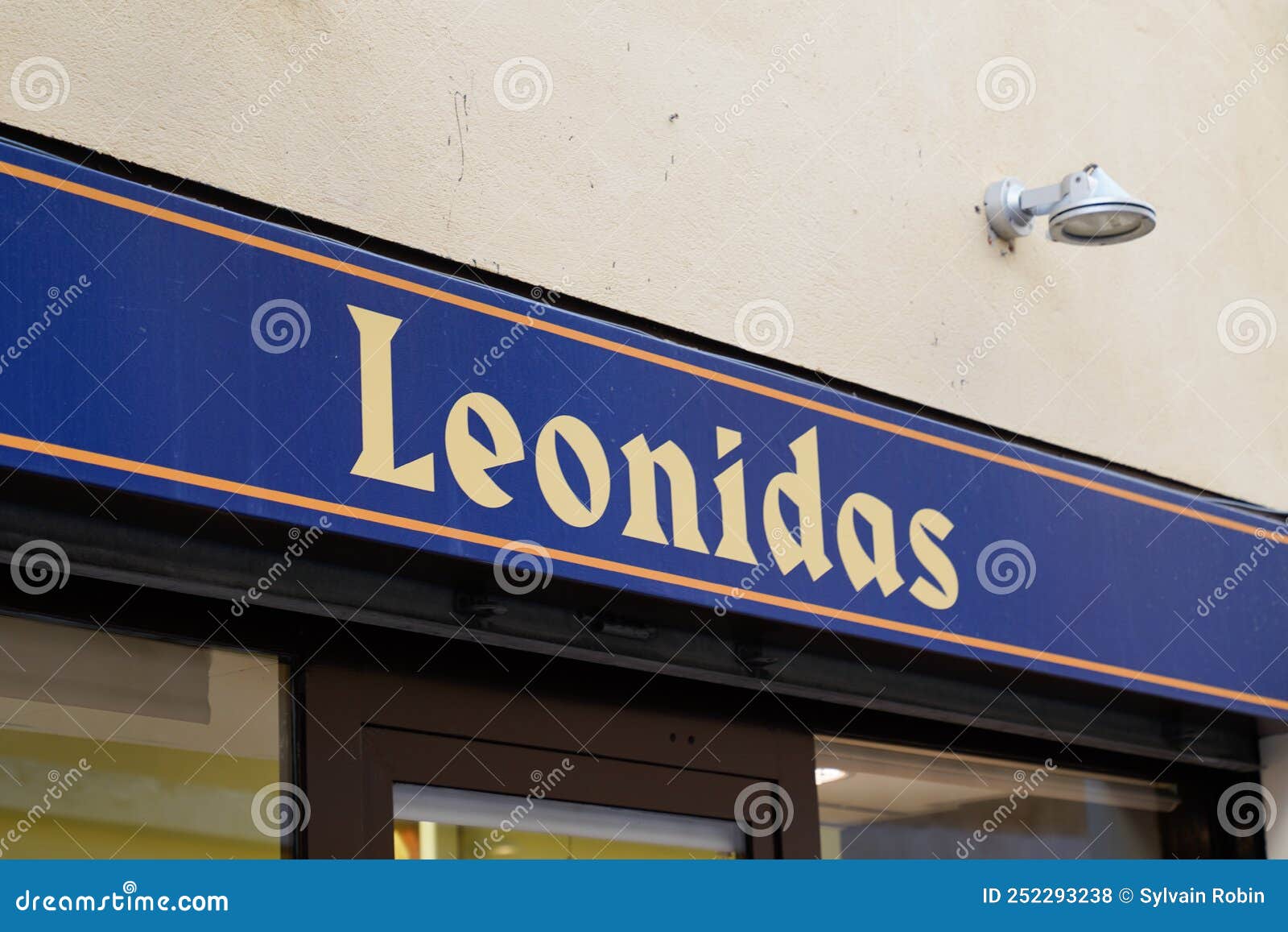 Confiserie leonidas : 49 images, photos de stock, objets 3D et images  vectorielles
