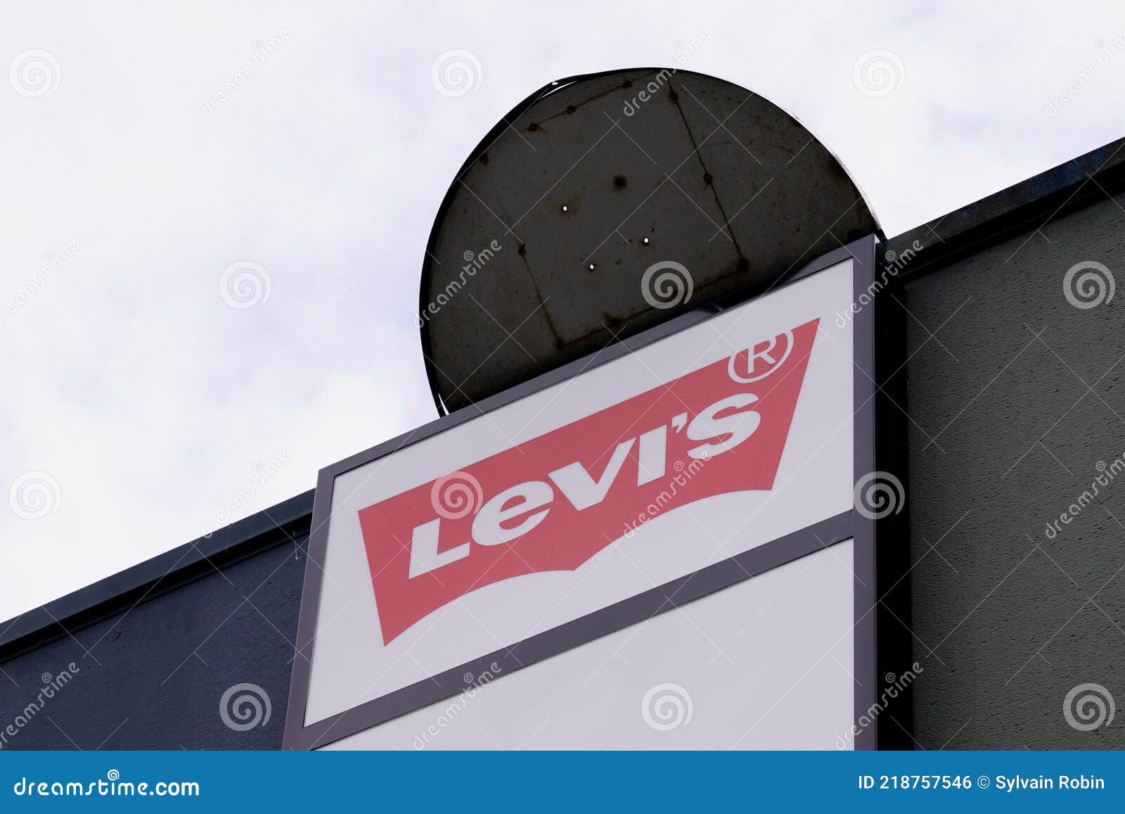 Levi`s Jeans Logo Brand and Red Sign Text of Fashion Clothes Levis Store  Editorial Photo - Image of department, apparel: 218757546