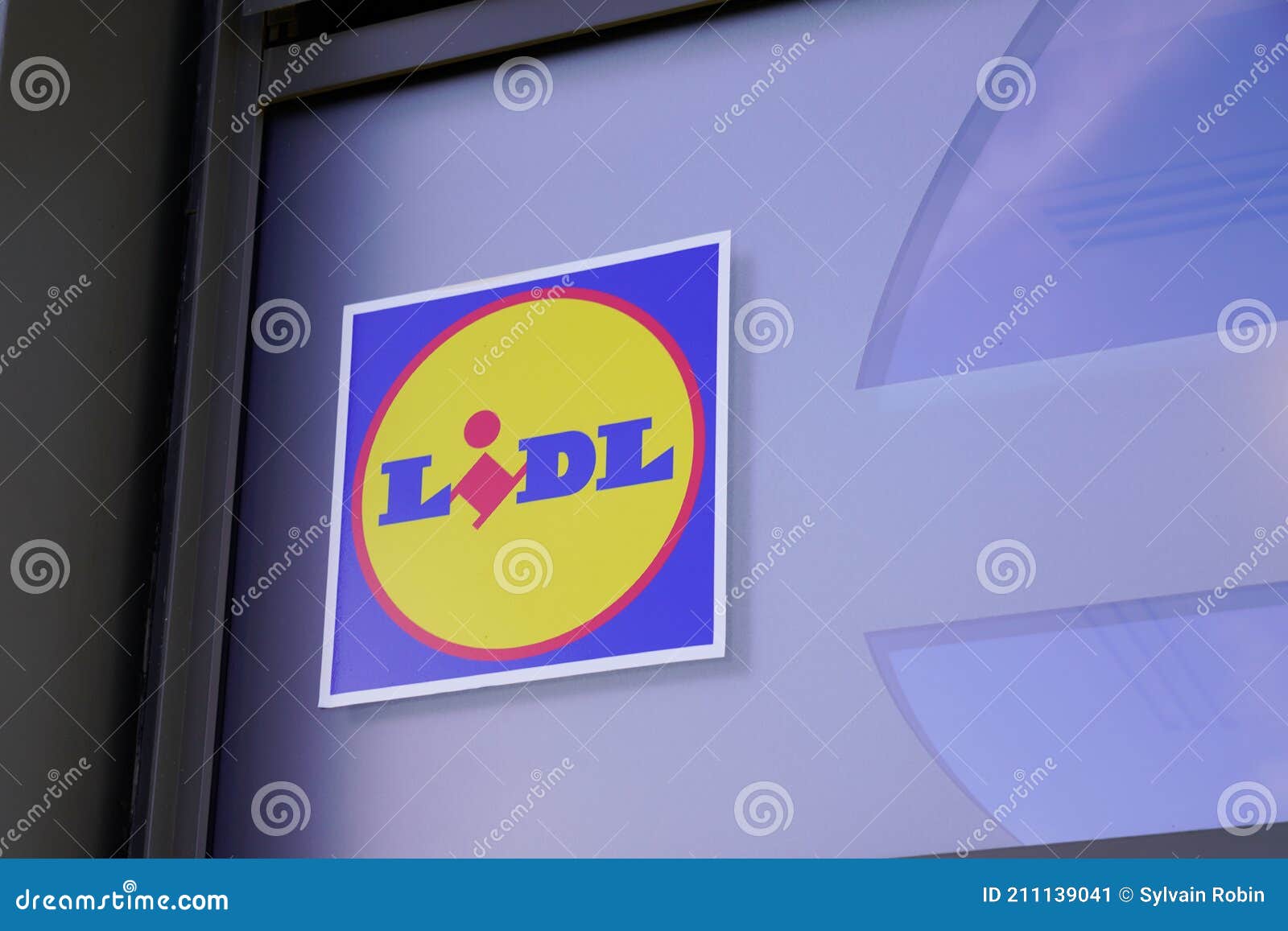 koud Wijzigingen van Geliefde Lidl Logo Brand and Sign Text Front of Store Market Global Hard Discounter  Supermarket Editorial Photo - Image of german, banner: 211139041