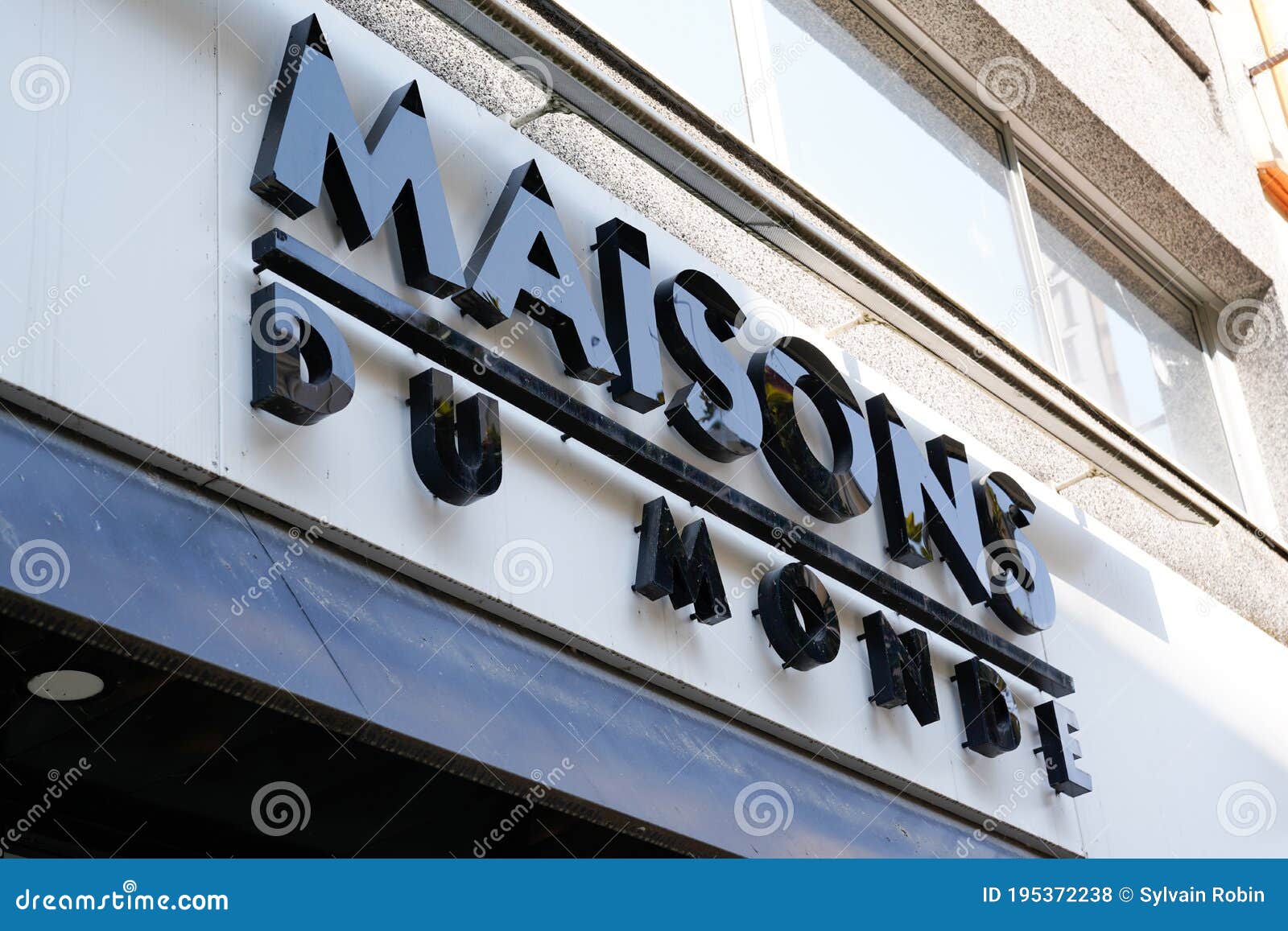 Pracht Kwijtschelding Gehuurd Maisons Du Monde Logo and Text Sign Front of Shop French Home Decoration  Chain Editorial Stock Photo - Image of brand, front: 195372238