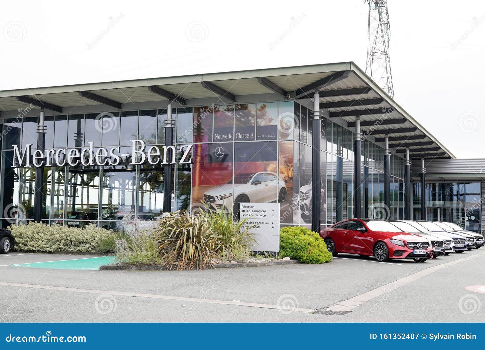 Afwezigheid Omgaan Feodaal Bordeaux , Aquitaine / France - 10 15 2019 : Mercedes Benz Amg Car Sign  Store Dealership Shop with Park New Car Editorial Photography - Image of  development, automobile: 161352407
