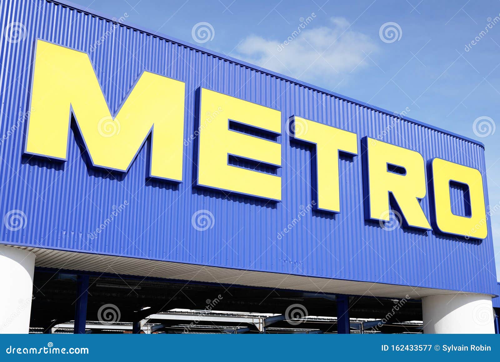 Bordeaux , Aquitaine / France - 10 28 2019 : Metro Cash and Carry Sign Logo Sales Division Store German Trade Retail Photography - Image of item, company: 162433577