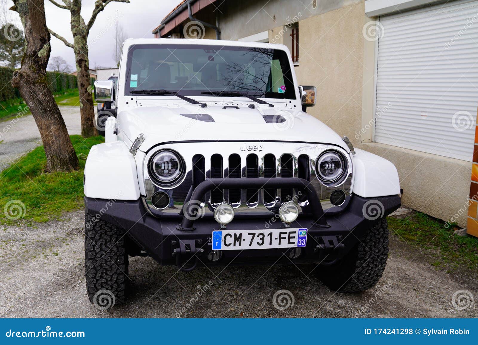 https://thumbs.dreamstime.com/z/bordeaux-aquitaine-france-new-jeep-wrangler-sahara-edition-car-model-all-road-174241298.jpg