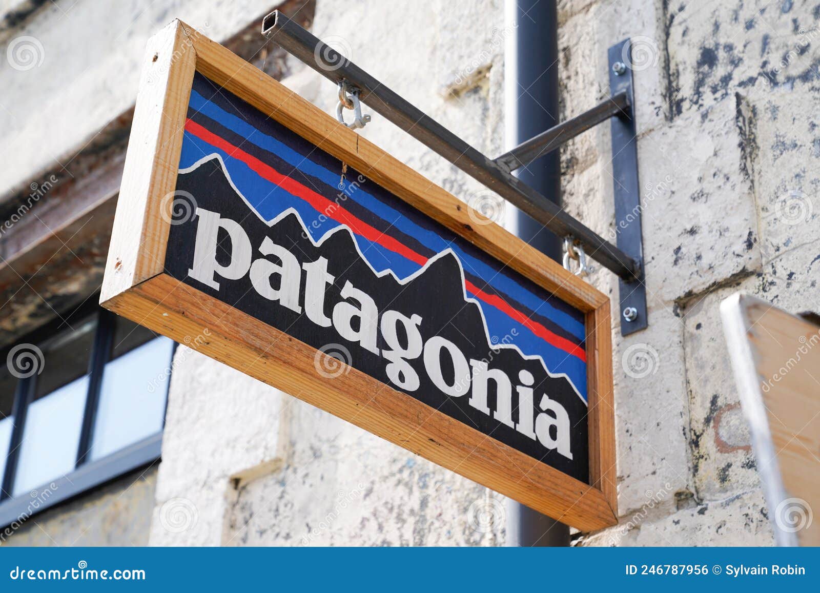 Patagonia Brand and Text Sign on Facade Shop Clothes Entrance Store Editorial Photo - Image of logo, facades: 246787956