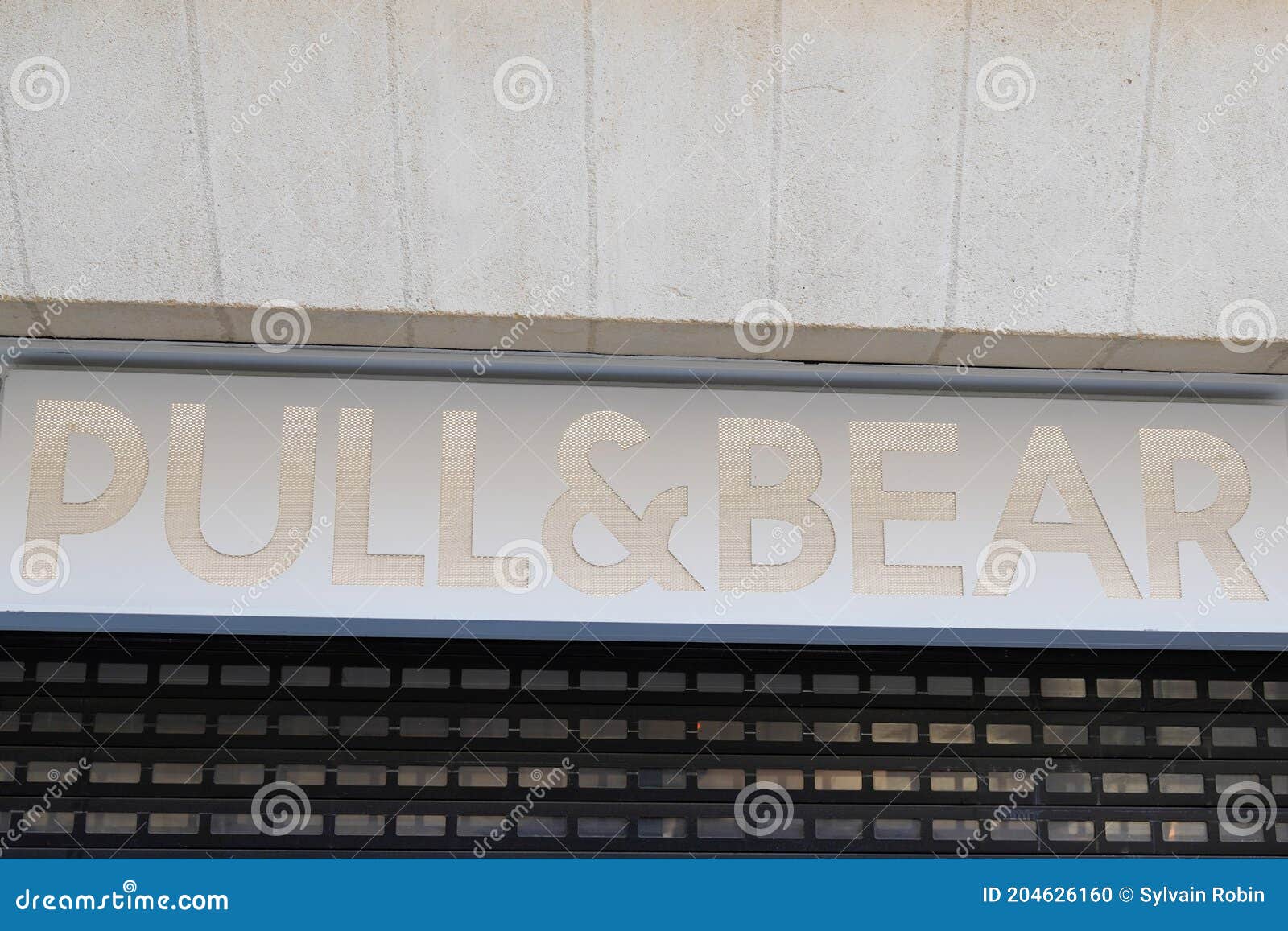 Pull & Bear Text Sign and Logo of Shop Brand Spanish Clothing and Accessories Image - Image of europa, famous: 204626160