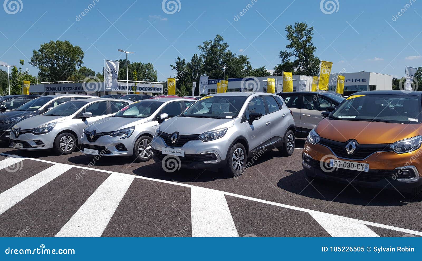 Bordeaux , Aquitaine / France - 06 01 2020 : Renault Car Second Hands Vehicle in Dealership To Sell Editorial Image - Image of commercial, renault: 185226505