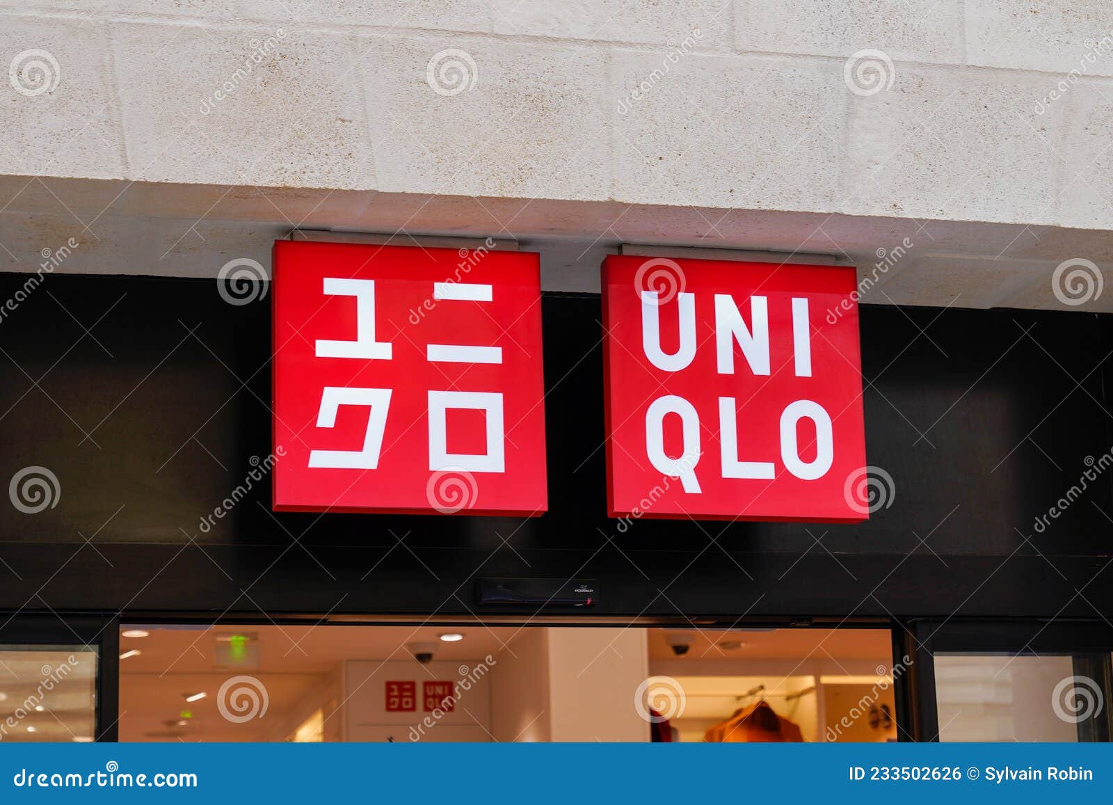 Uniqlo Shop Sign Store Brand Japanese Casual Wear Designer Manufacturer ...