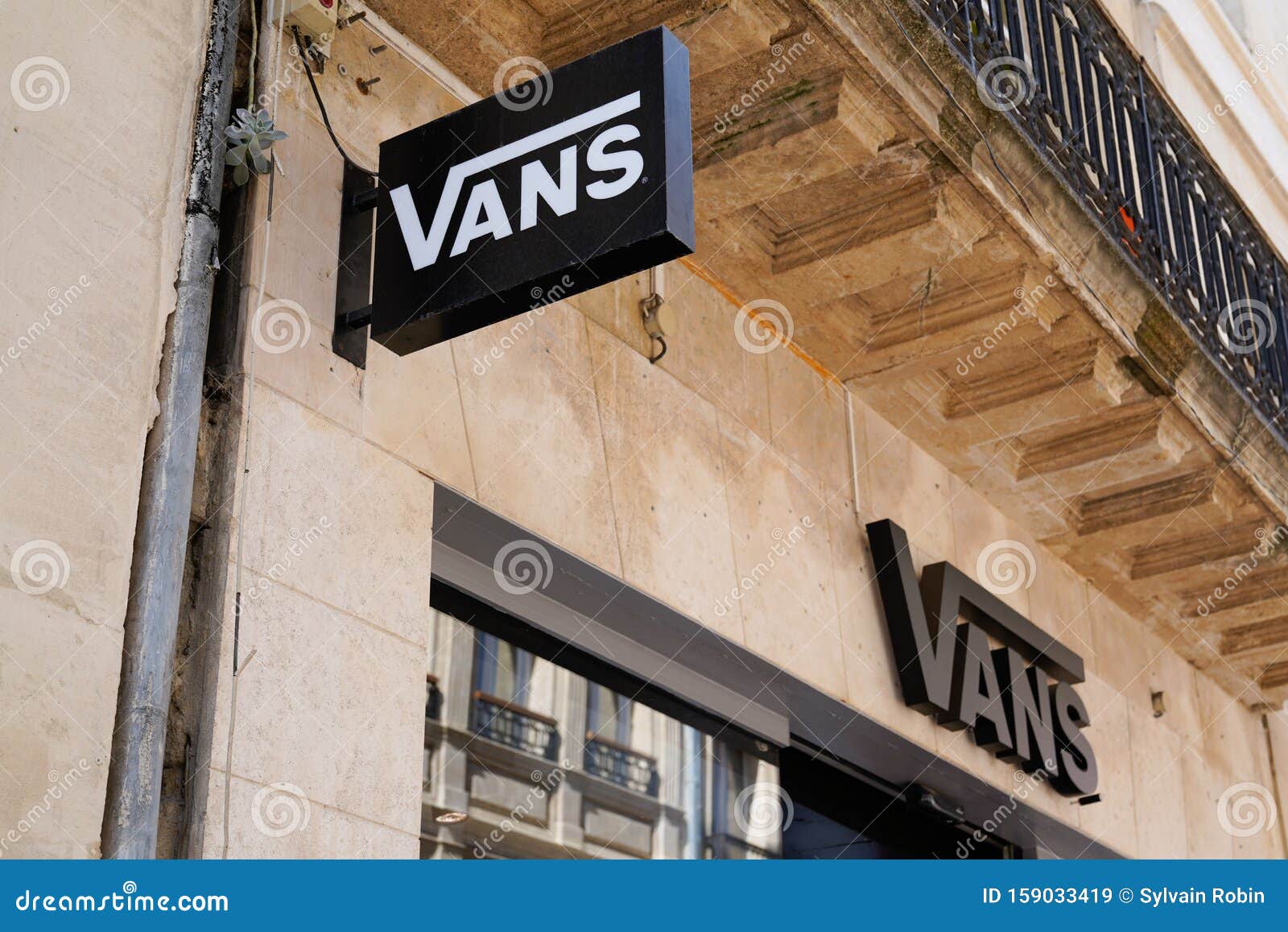 vans store bay street