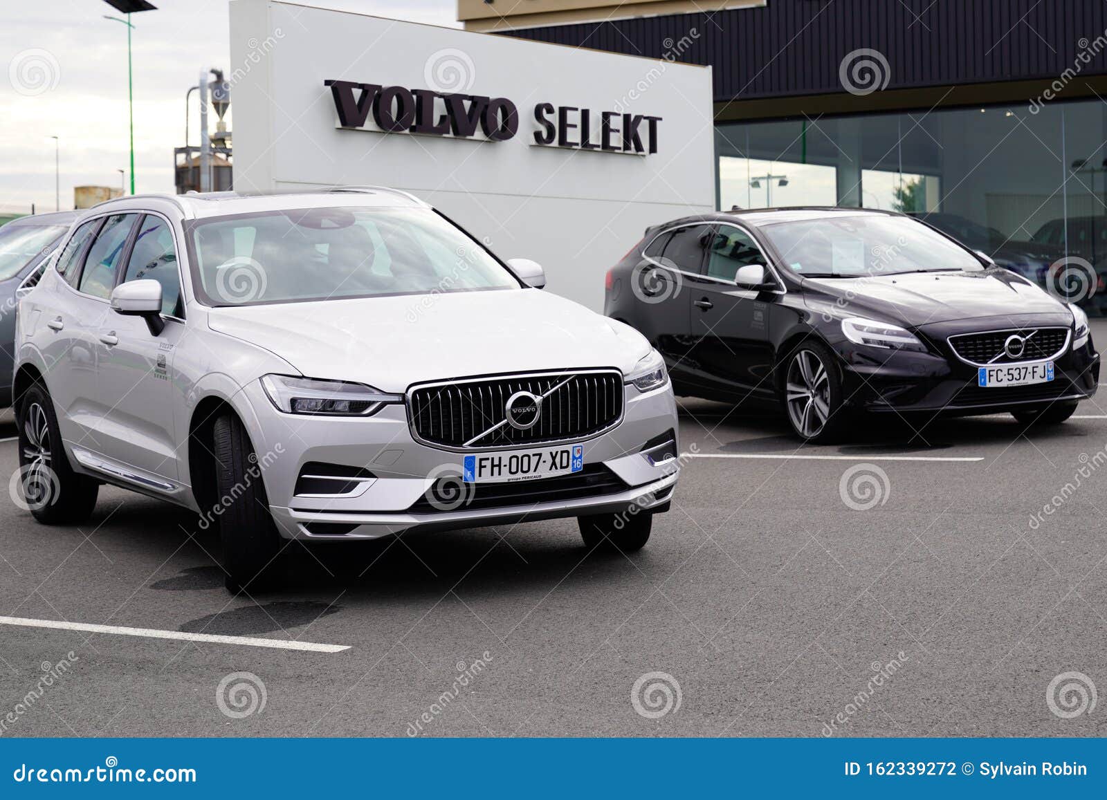 Bordeaux Aquitaine France 10 27 19 Volvo Selekt Dealership Sign Second Hand Vehicle Used Car Editorial Photography Image Of Luxury Logotype