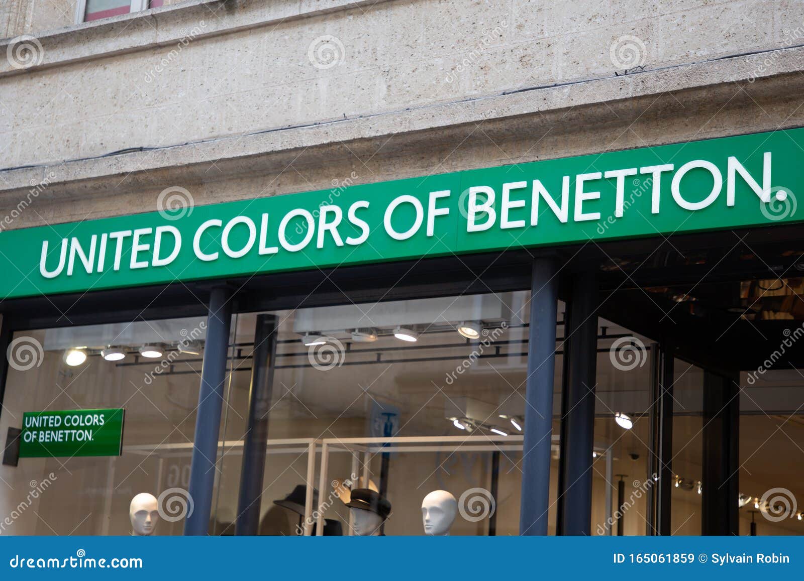 Lui Voorouder huilen Bordeaux , Aquitaine / Frankrijk - 11 25 2019 : Winkel Van Het Benetton-logo  United Colors-gebarentaal in Het Stadscentrum Redactionele Stock Afbeelding  - Image of schoonheid, europa: 165061859