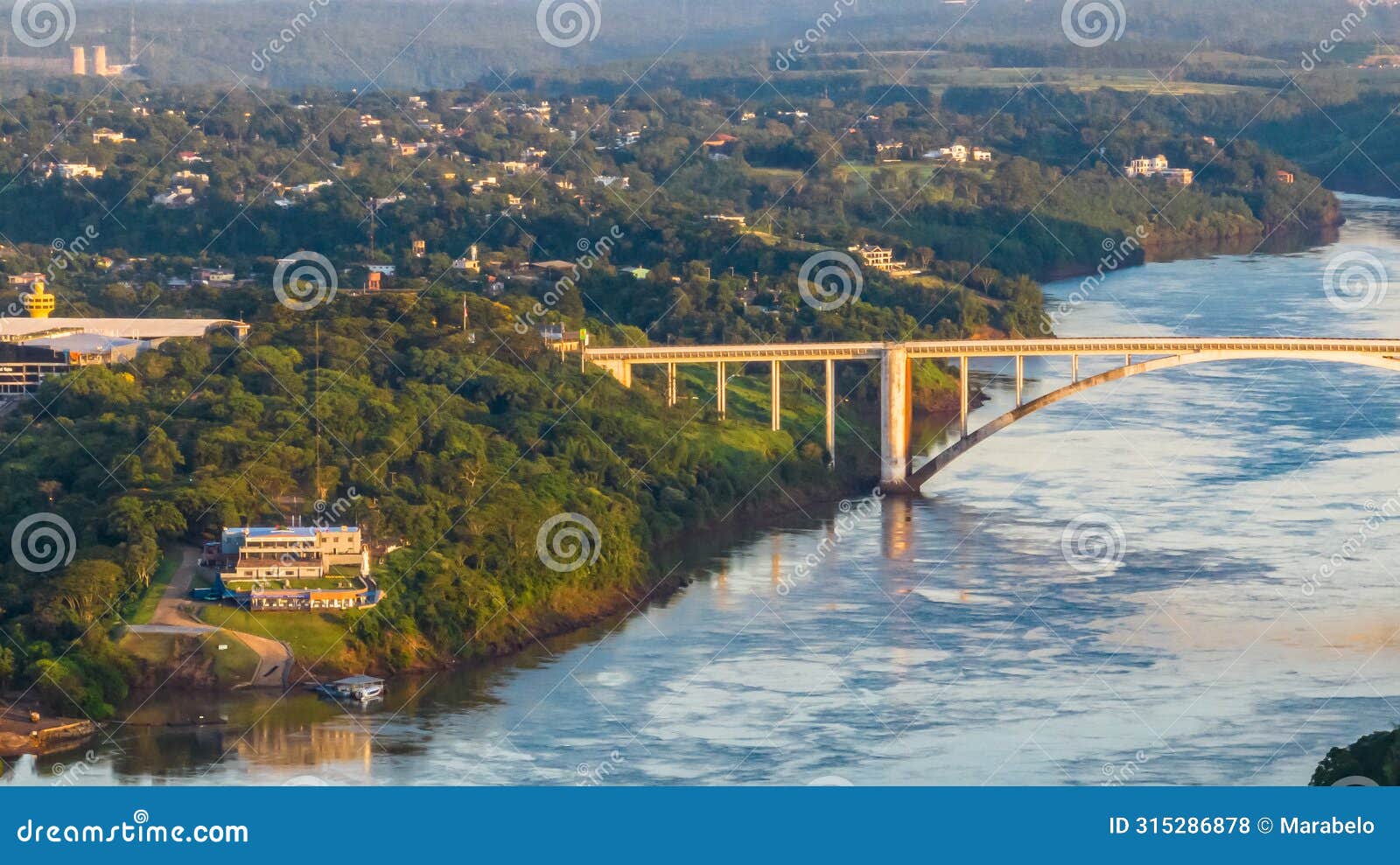 border between brazil and paraguay and connects foz do iguacu to ciudad del este. ponte da amizade in foz