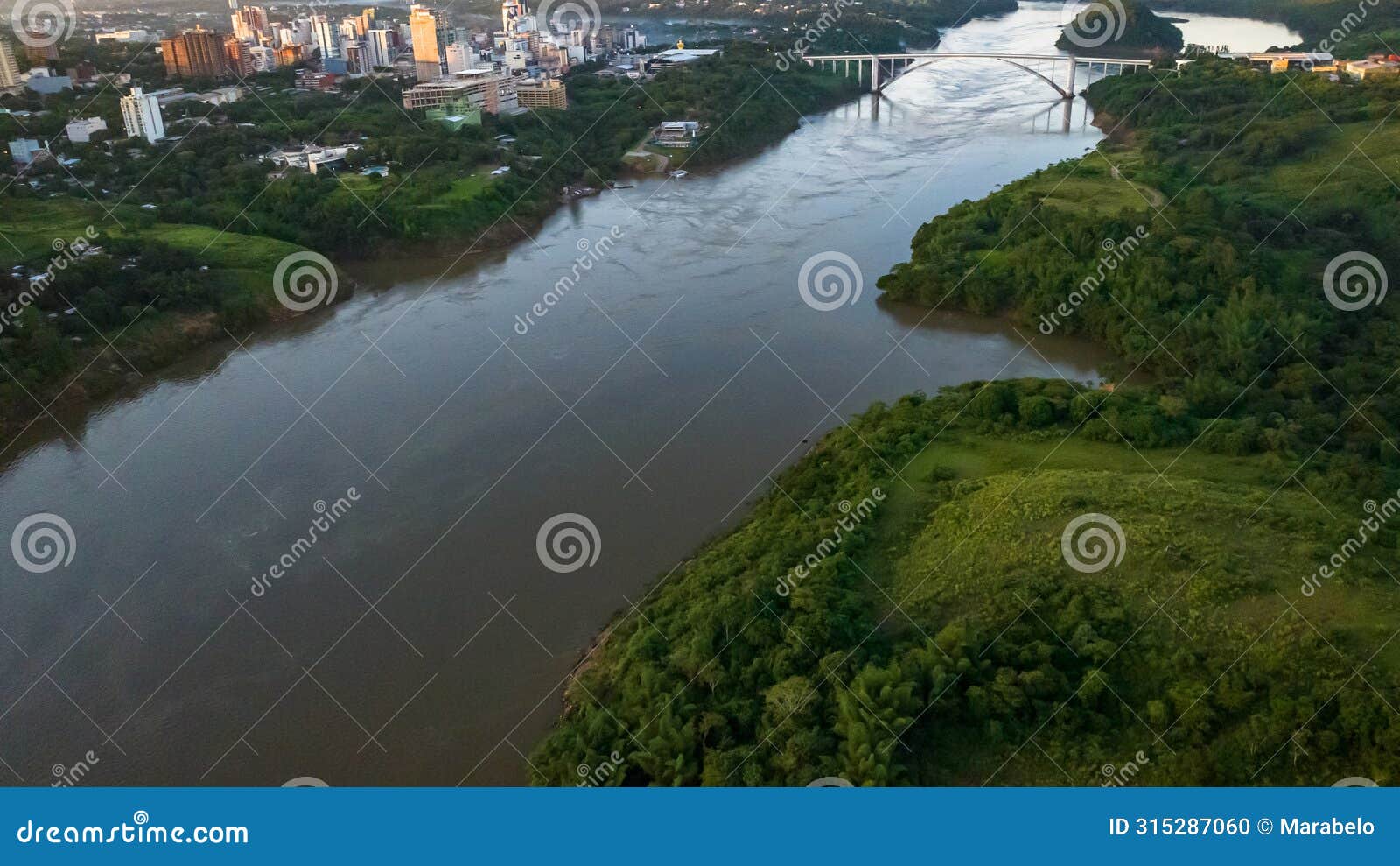 border between brazil and paraguay and connects foz do iguacu to ciudad del este. ponte da amizade in foz