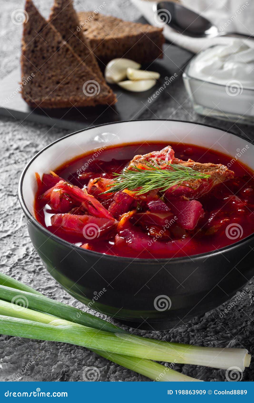 Borschtsch. Ukrainische Suppe. Die Rote Suppe. Borscht Mit Sahne- Und ...