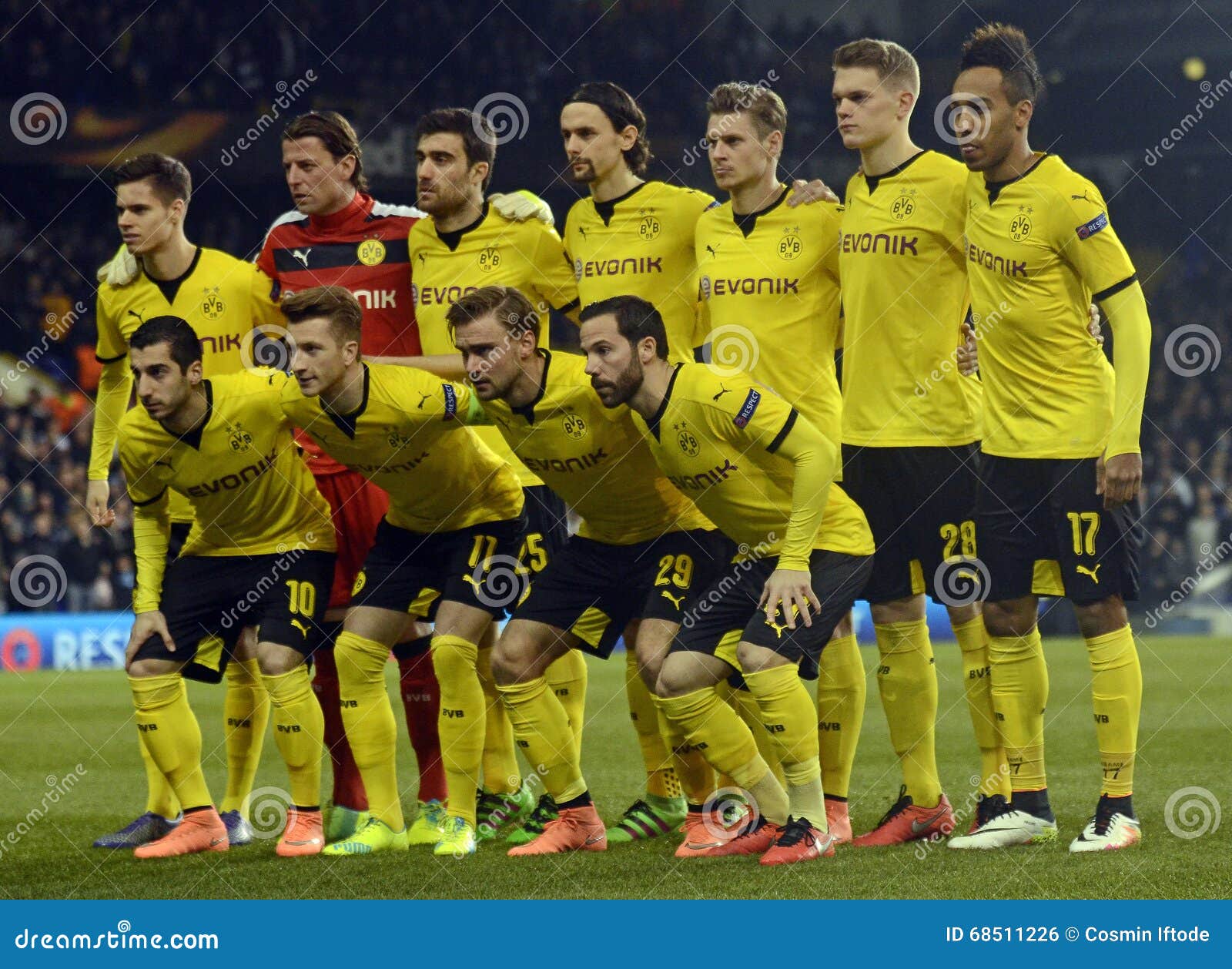 Borussia Dortmund line up editorial photo. Image of sports - 68511226