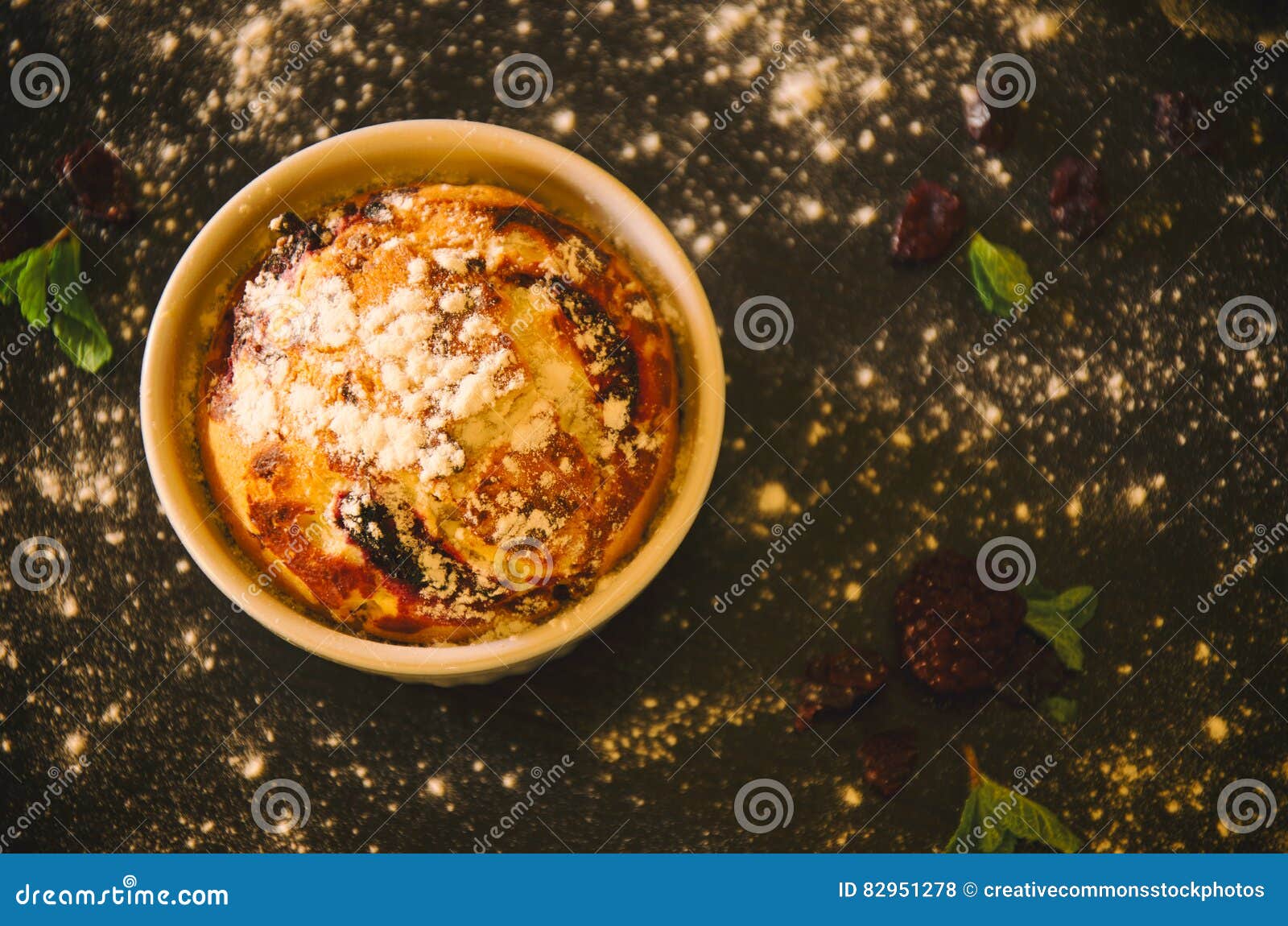 Bosbessenmuffin In Ramekin Picture. Image 82951278