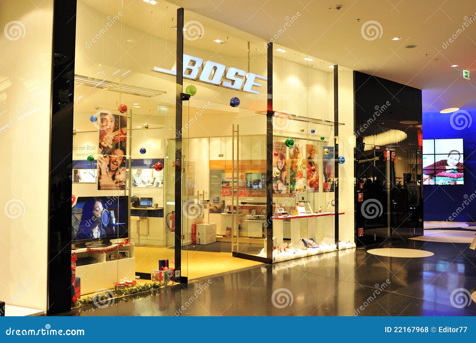 Bose Audio Store in Frankfurt Editorial Stock Photo - Image of business ...