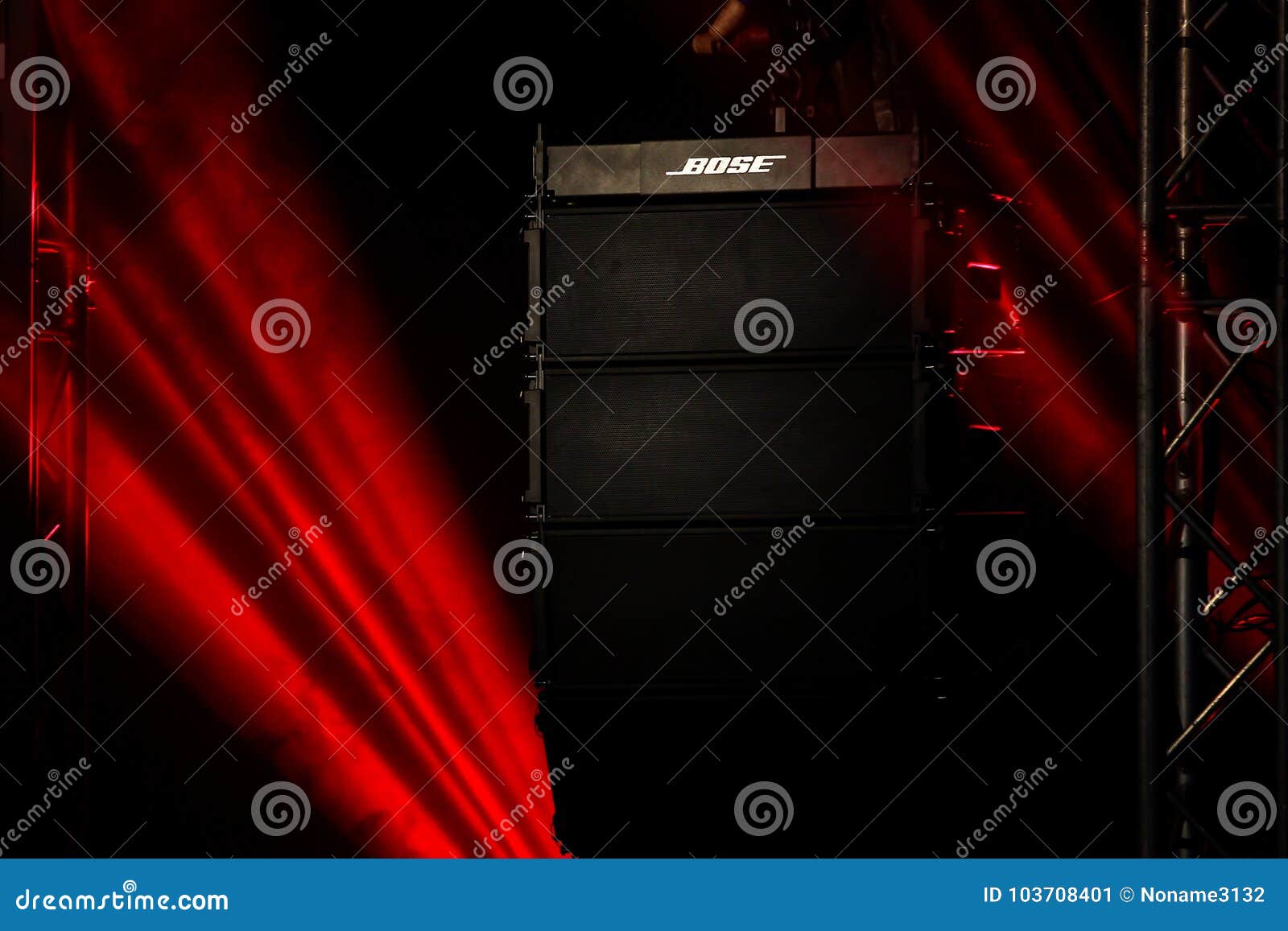 Bose Showmatch Deltaq Array Loudspeakers Editorial Photo Image Of Electronic Economy 103708401