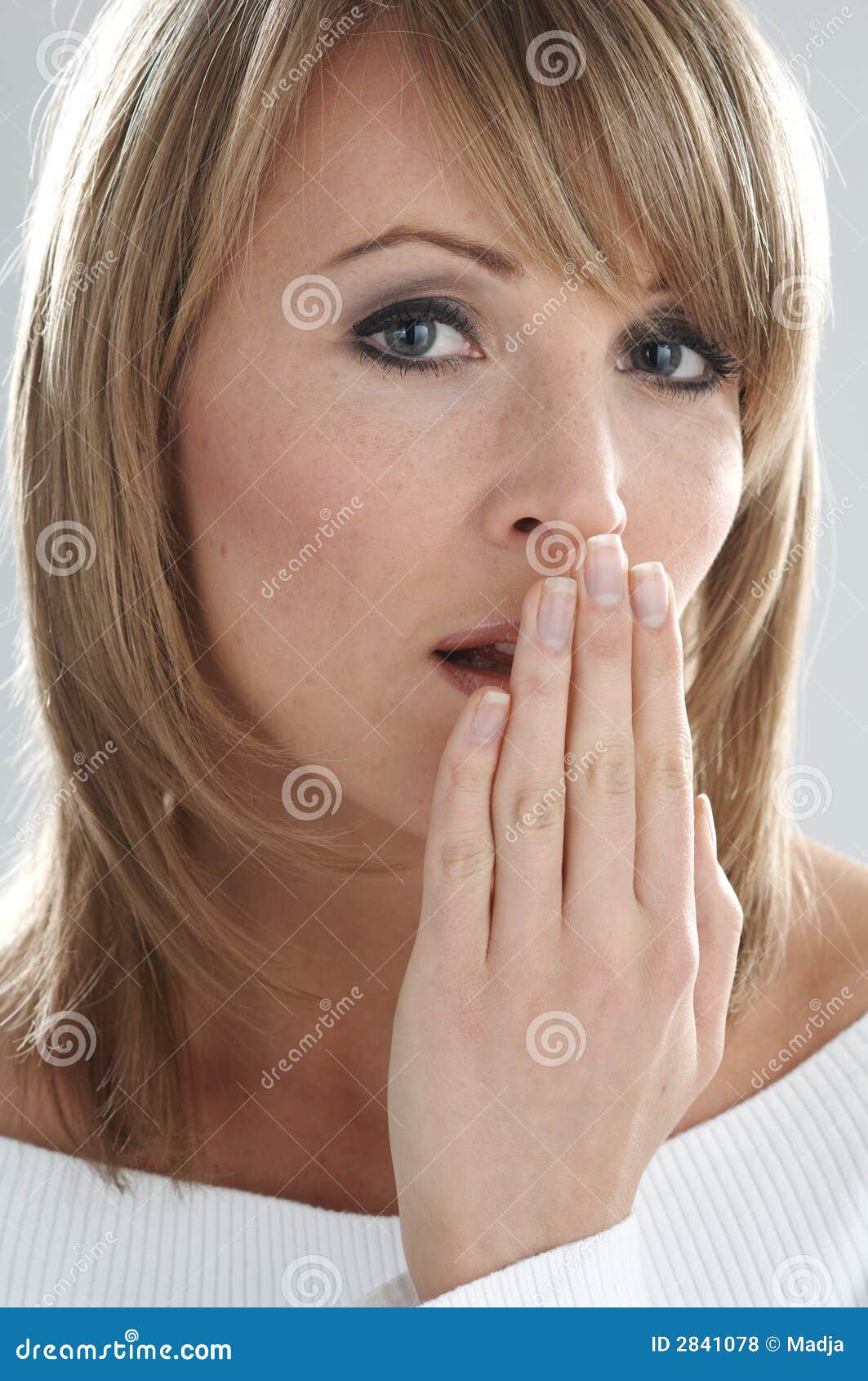 Bostezo foto de archivo. Imagen de noche, mujer, retrato 2841078