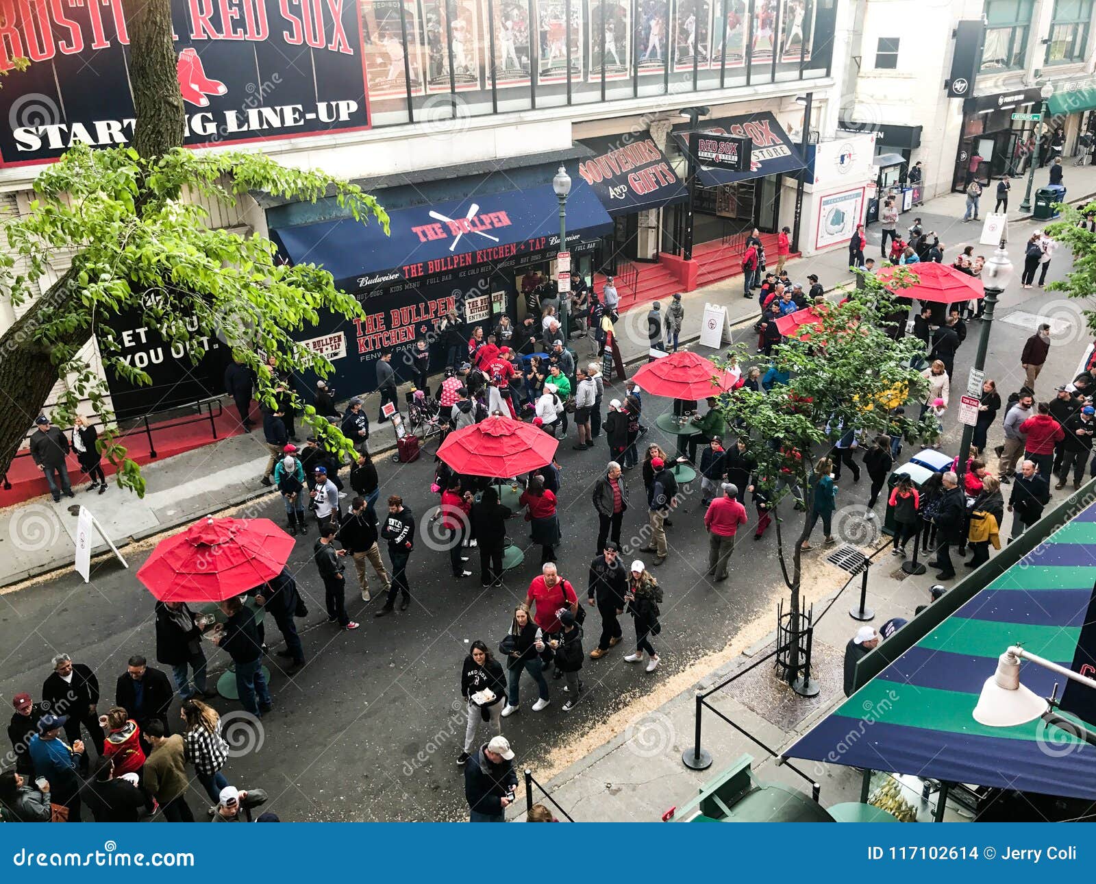 Gathering on Jersey Street, Outside Fenway Park Editorial Stock Image -  Image of talk, outside: 117102614