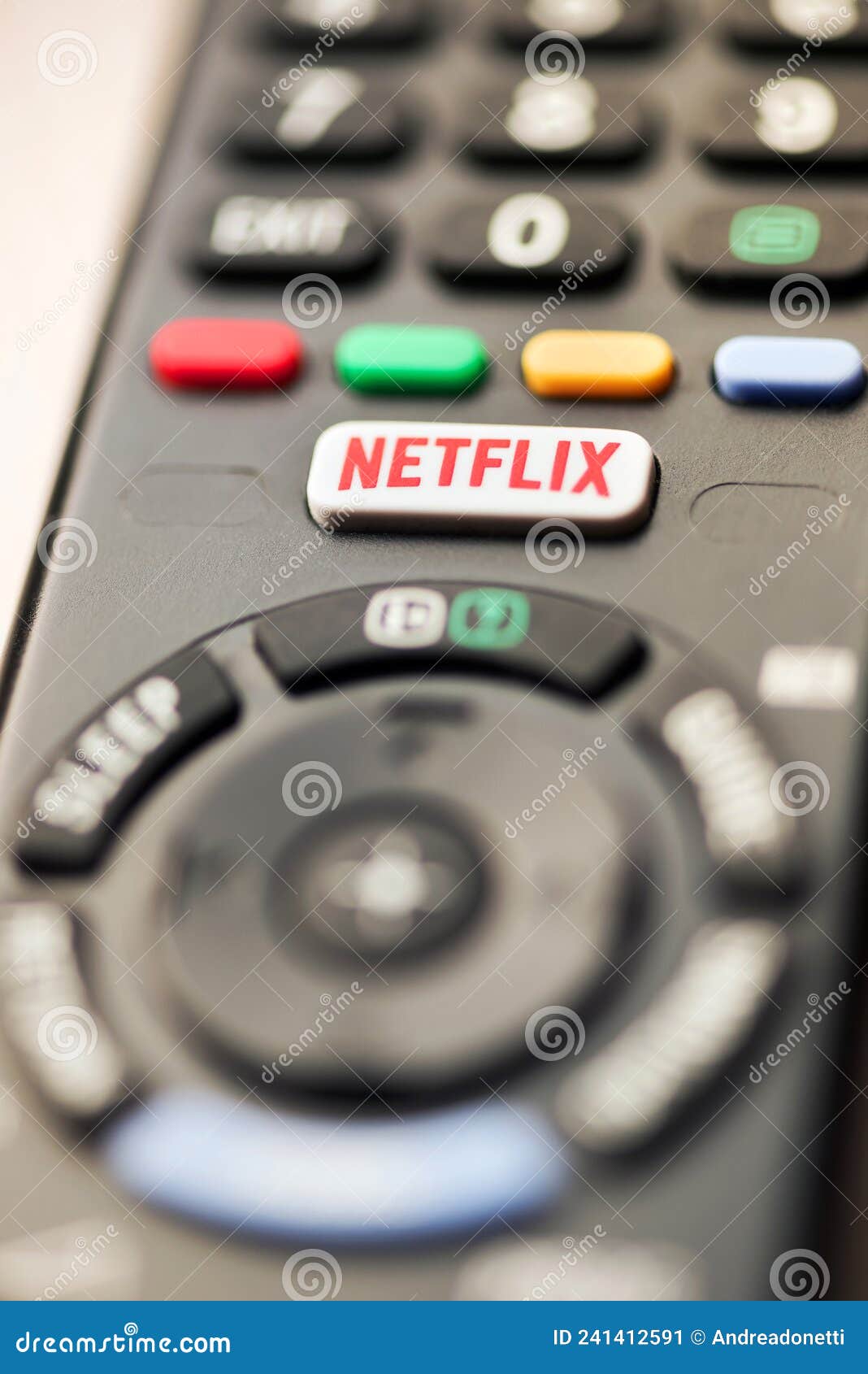 Botón Netflix En Un Control Remoto De Tv En Enfoque Selectivo Foto  editorial - Imagen de servicio, editorial: 241412591