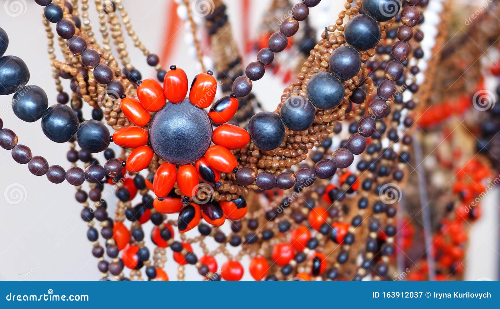 botanical jewelry made from seeds, ecuador