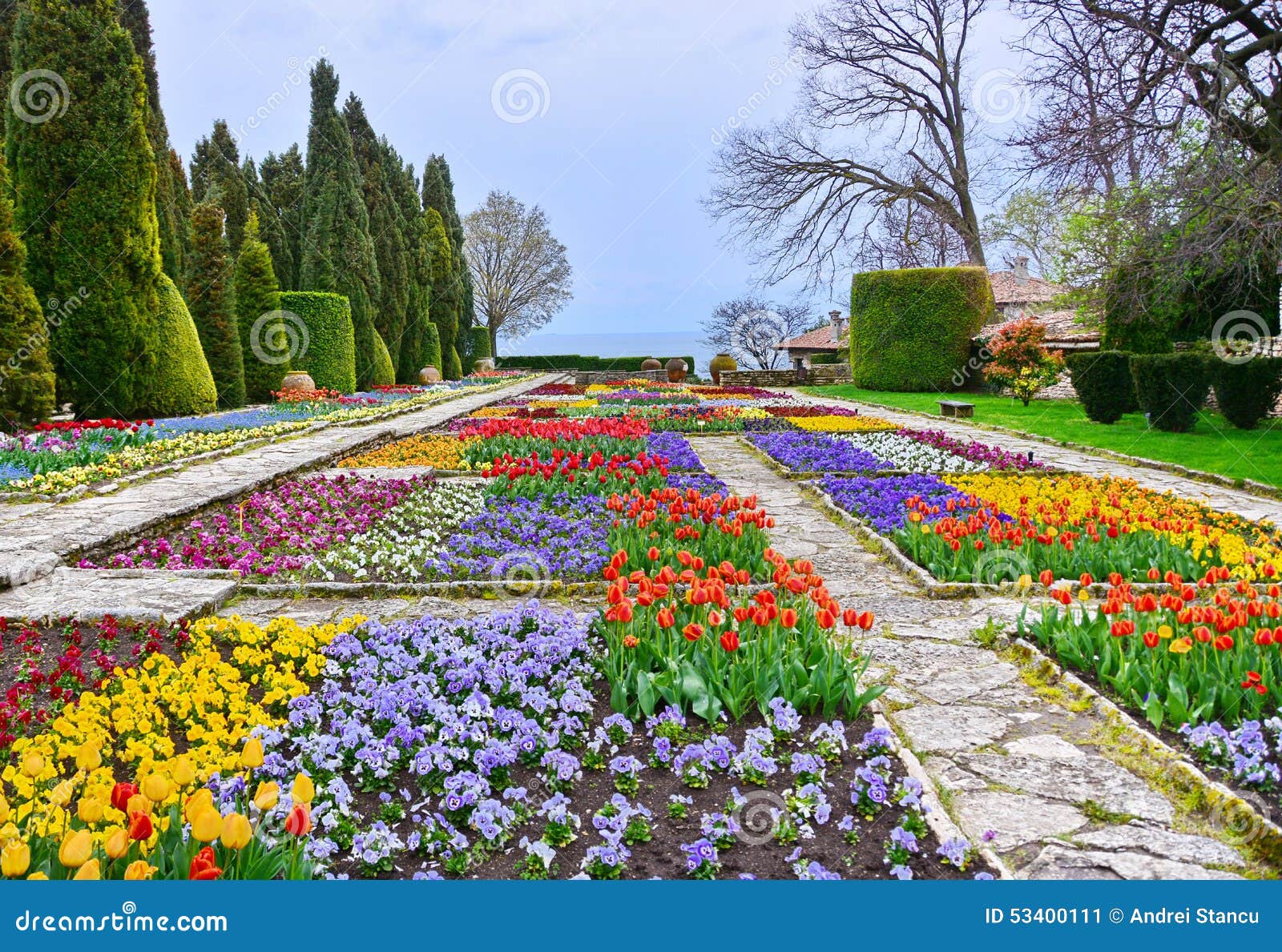Botanischer Garten Mit Bunten Blumen Stockbild Bild von bulgarien