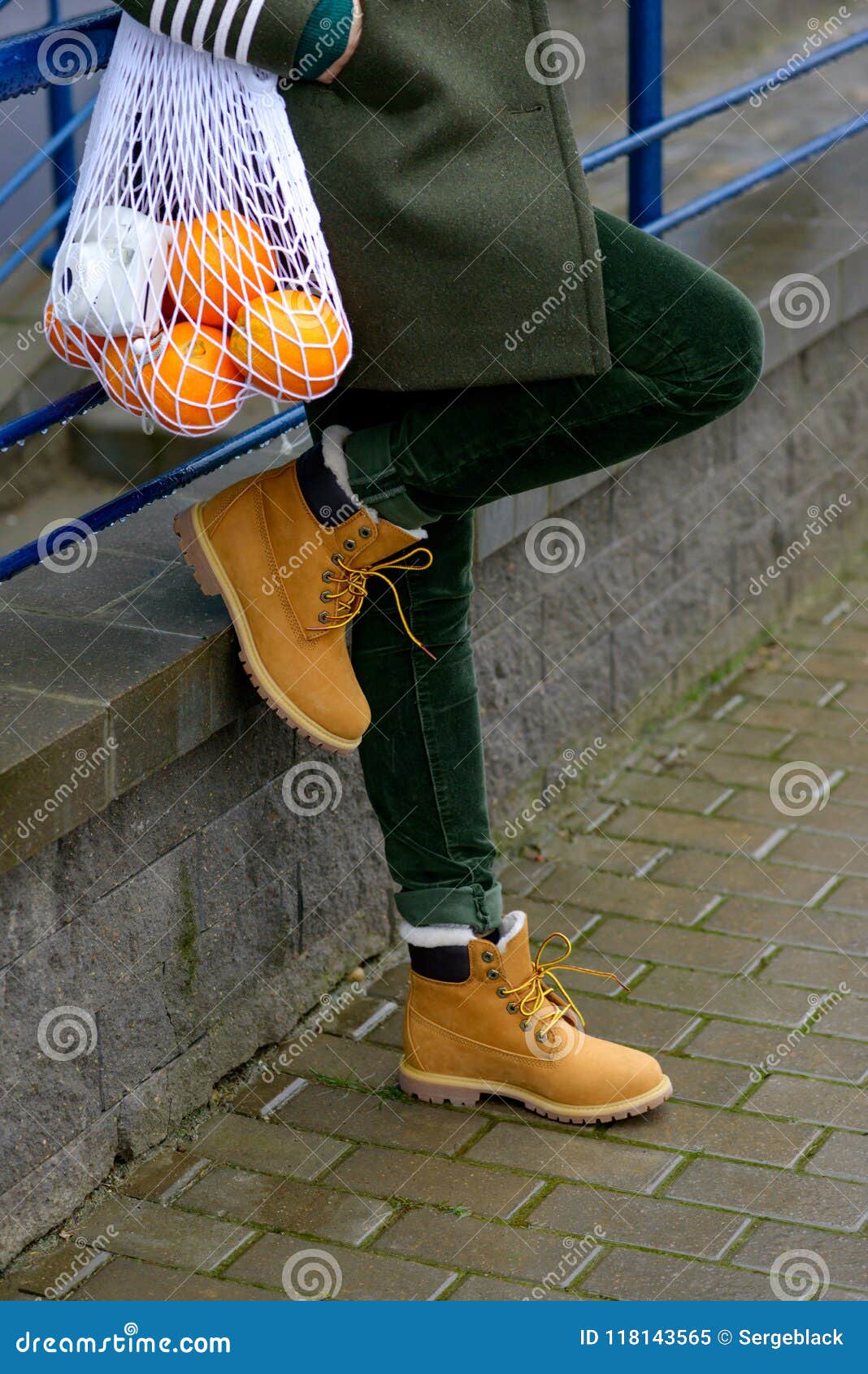 botas amarillas mujer