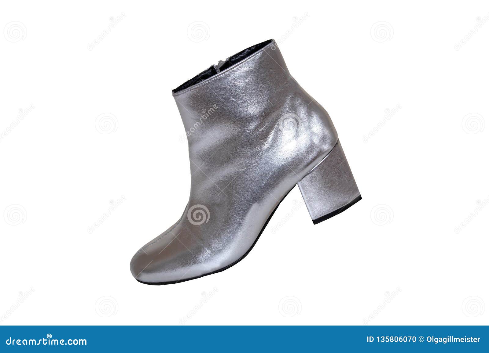 Ir al circuito chico Debilidad Botas Para Mujer Y Zapatos Botas De Plata Femeninas De Un Par Aisladas En  Un Fondo Blanco Colección 2019 De La Moda Del Zapato De Foto de archivo -  Imagen de zapatos,