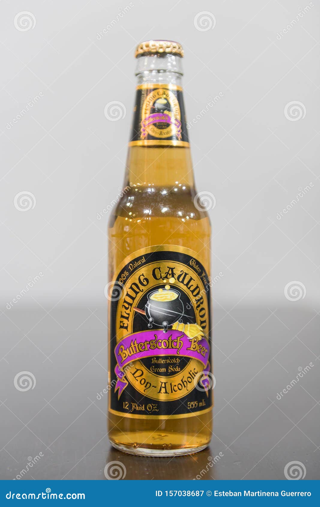 Botella De Cerveza De Mantequilla No AlcohÃ³lica Flying Cauldron Inspirada  En Los Libros Y PelÃculas De Harry Potter Fotografía editorial - Imagen de  cerveza, nonalcoholic: 157038687