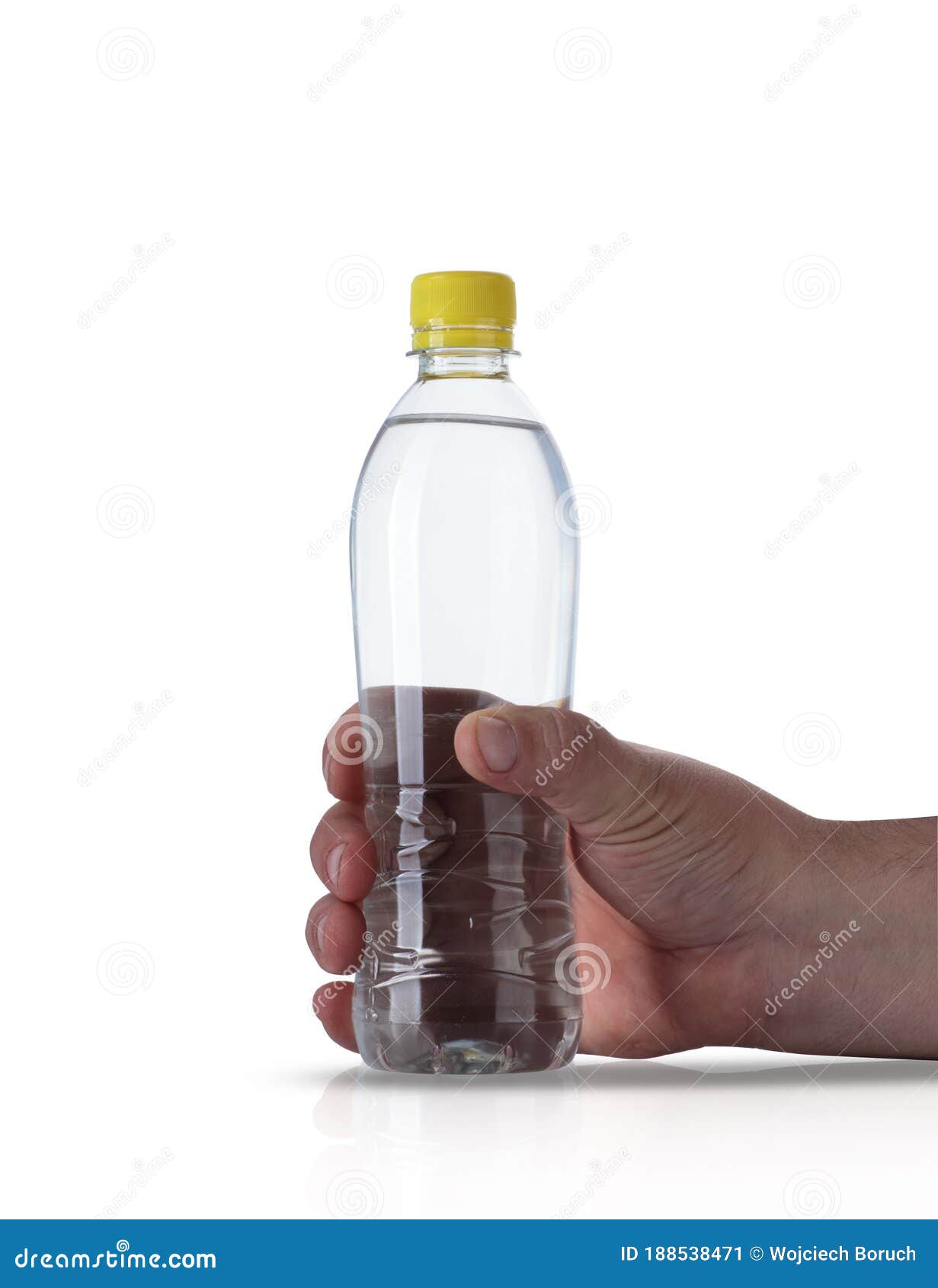 Botella Pequeña De Plástico Con Agua En La Mano Imagen de archivo - Imagen  de completo, servicio: 188538471