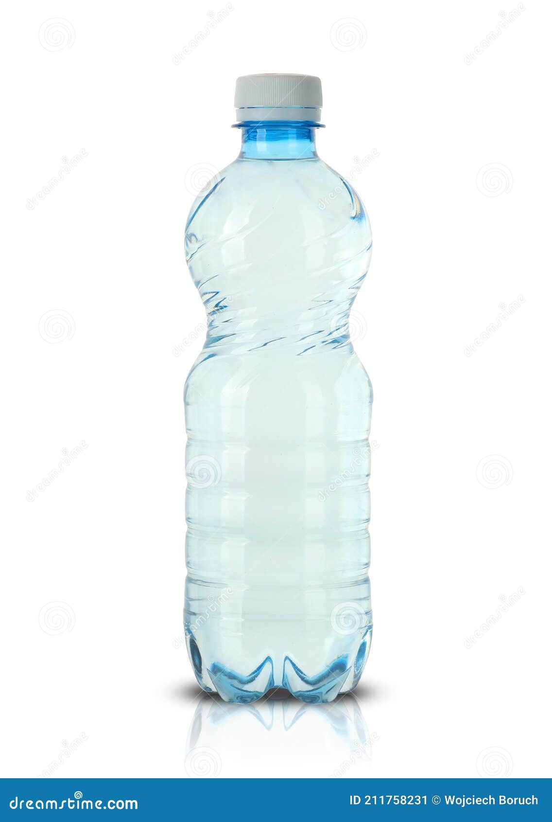 Botella Pequeña De Plástico Con Agua Imagen de archivo - Imagen de agua,  mineral: 211758231