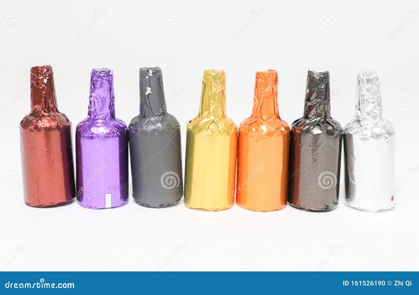 Botellas De Chocolate Rellenas De Licor Foto de archivo Imagen de