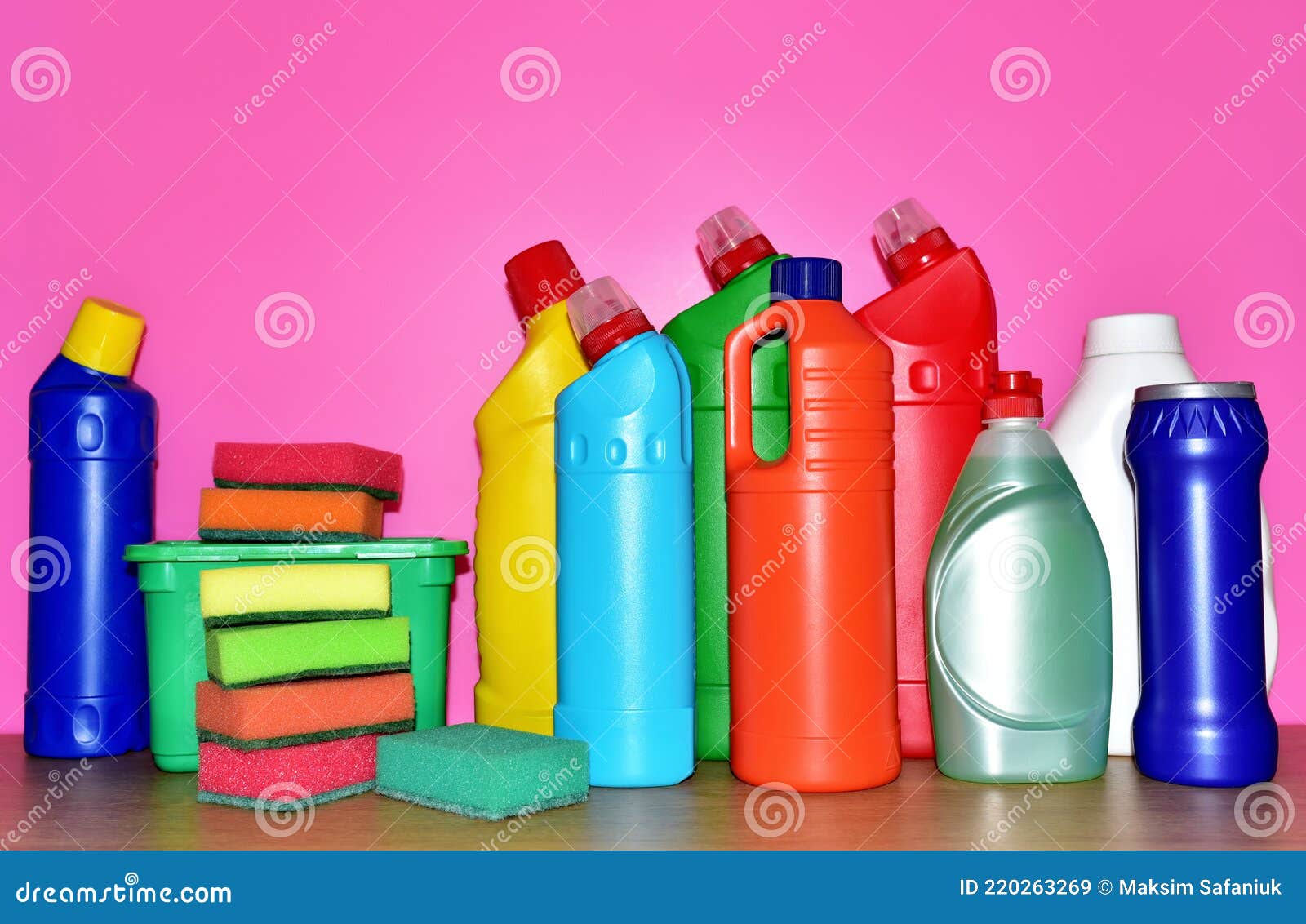 Botellas De Detergente Esponja Para Lavado Y Detergente Limpiador De  Pulverización. Hogar Para Limpieza Y Lavado. Concentrado Y an Imagen de  archivo - Imagen de lavado, limpieza: 220263269