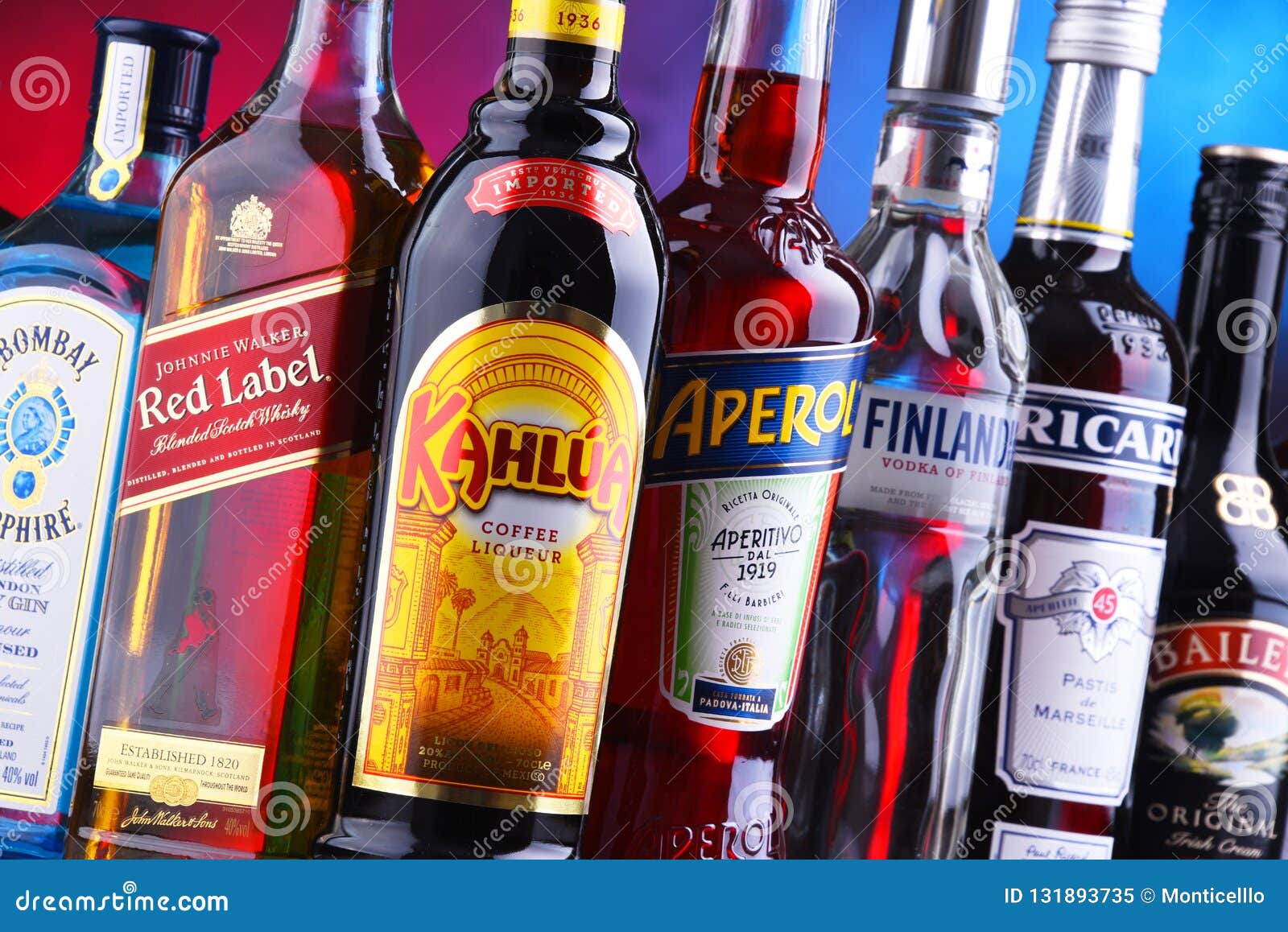 Patrocinar simultáneo Banco de iglesia Botellas De Marcas Globales Clasificadas Del Licor Imagen editorial -  Imagen de alcohol, editorial: 131893735