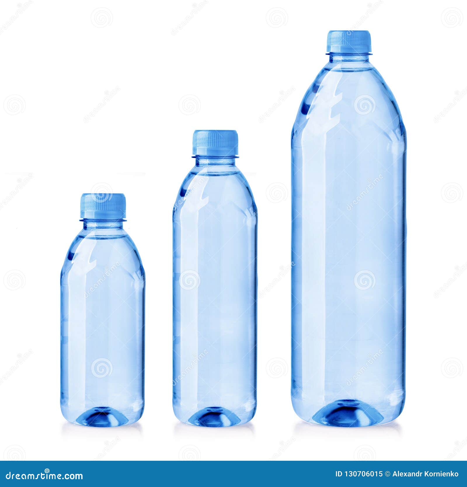 botella de agua limpia y clara vacía aislada sobre un fondo blanco 9051773  Foto de stock en Vecteezy