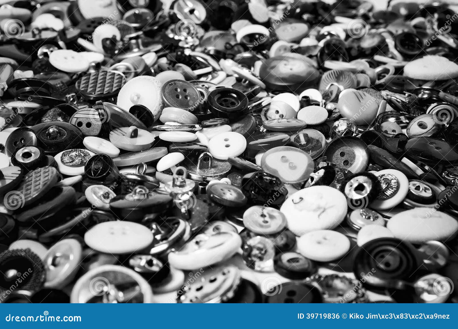 Botones Para Coser - Pack 100 Unidades Negros, 4 Agujeros, 9-11mm