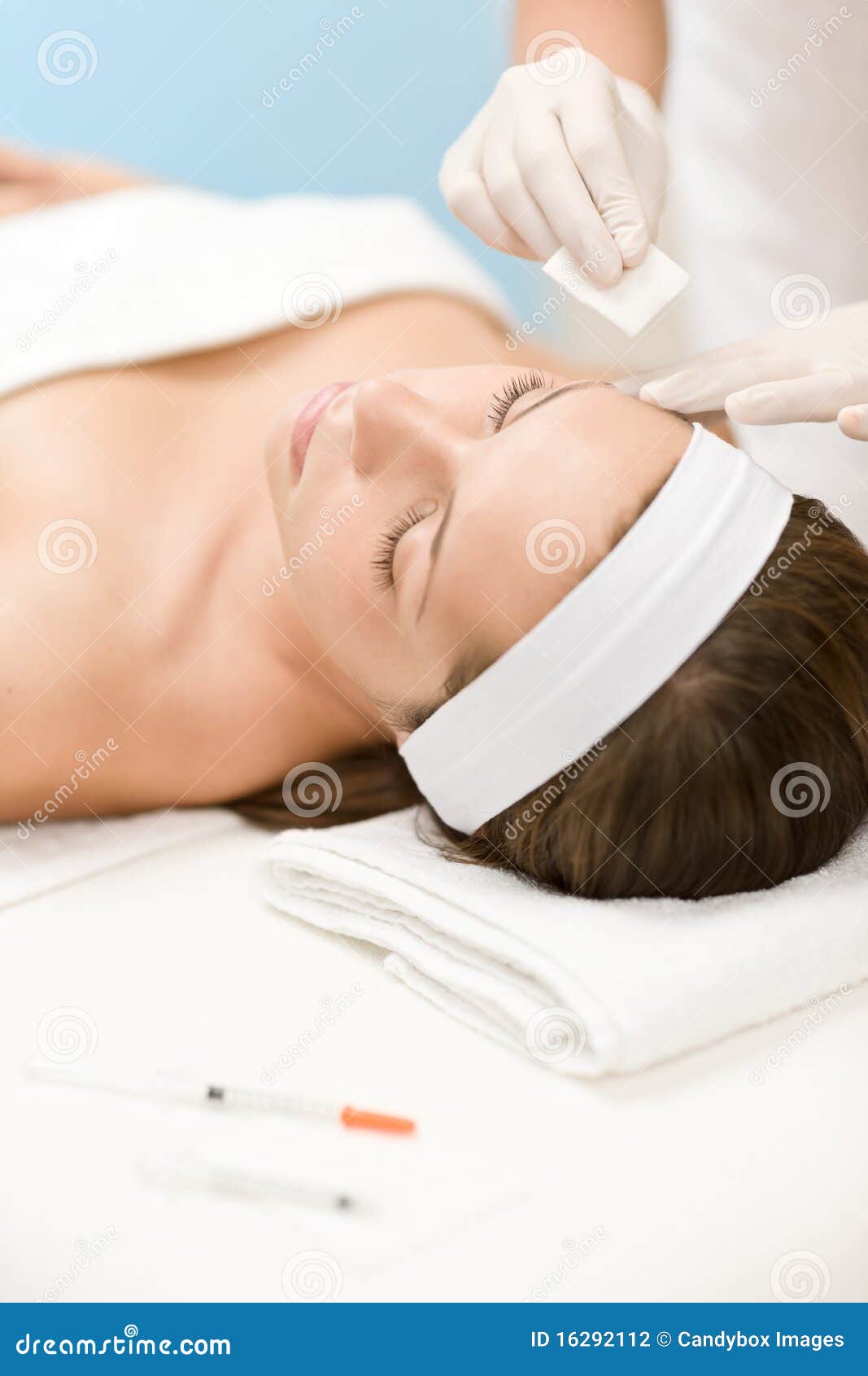 botox injection - woman in cosmetic salon