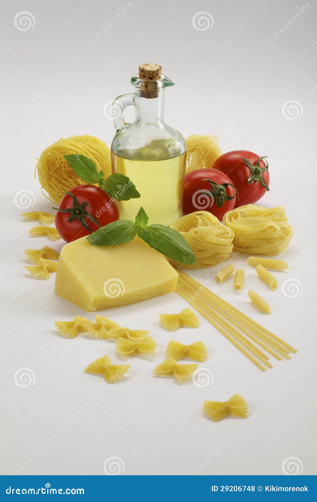 Bottiglia Dell'olio E Della Pasta Di Oliva Fotografia Stock Immagine di cottura, isolato 29206748
