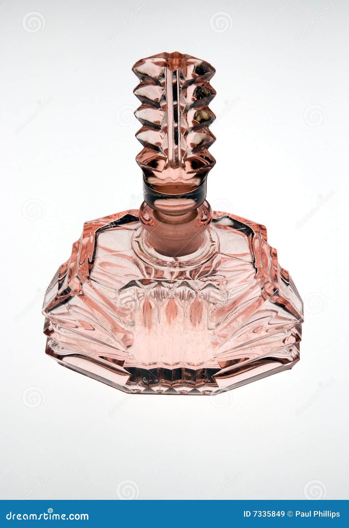 Bottiglia di profumo antica dentellare. Una bottiglia di vetro del profumo (profumo), dentellare con il tappo decorativo