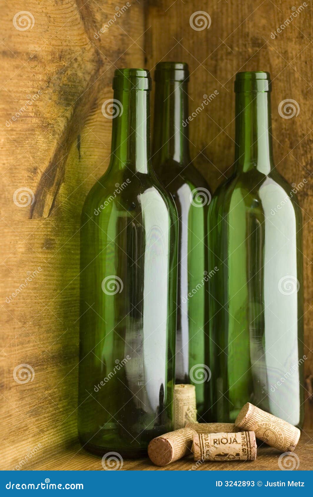 Bottiglie Di Vino In Cassa Di Legno Immagine Stock - Immagine Di Morbido, Drammatico: 3242885 - Foto 6