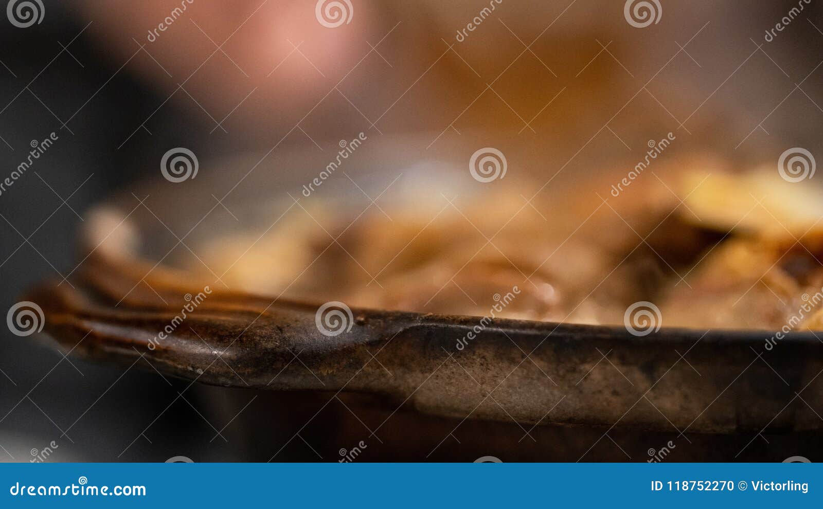 Bouillon En Pierre De Cuvette Photo stock Image du régal, nuages